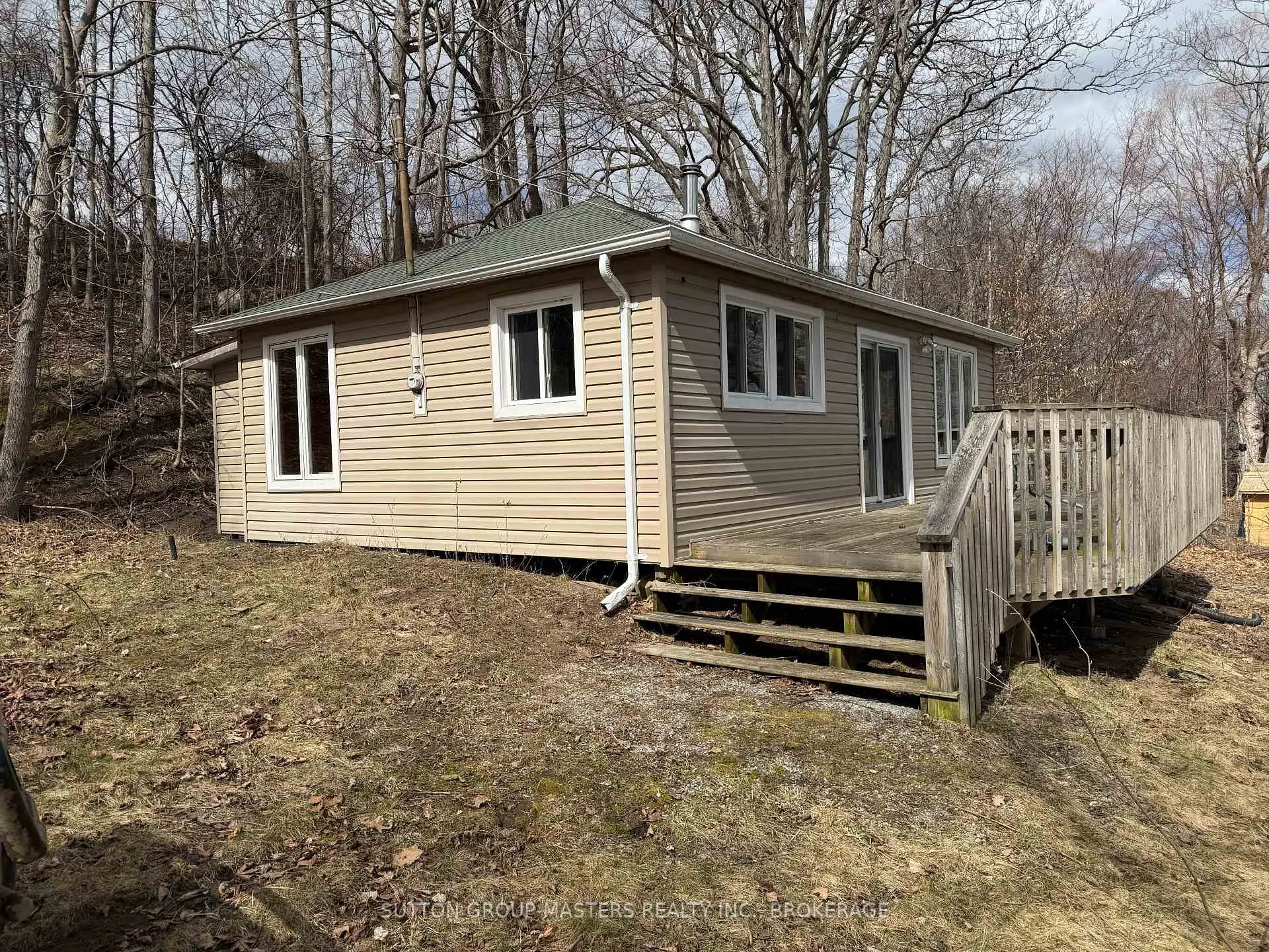 Front of 2422 Howe Island Drive