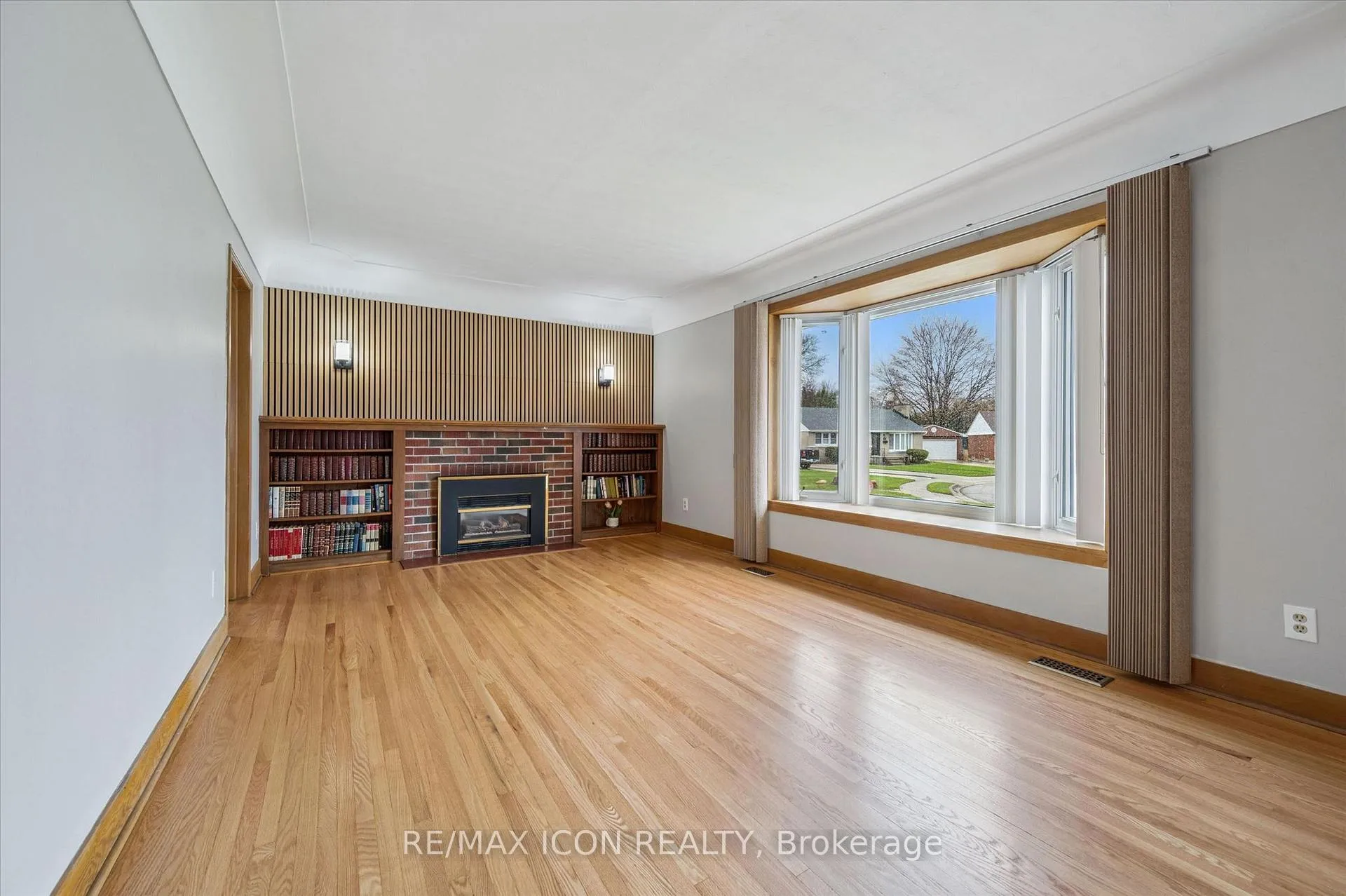Photo 8 of 543 Philip Crescent, Waterloo — HOMEH