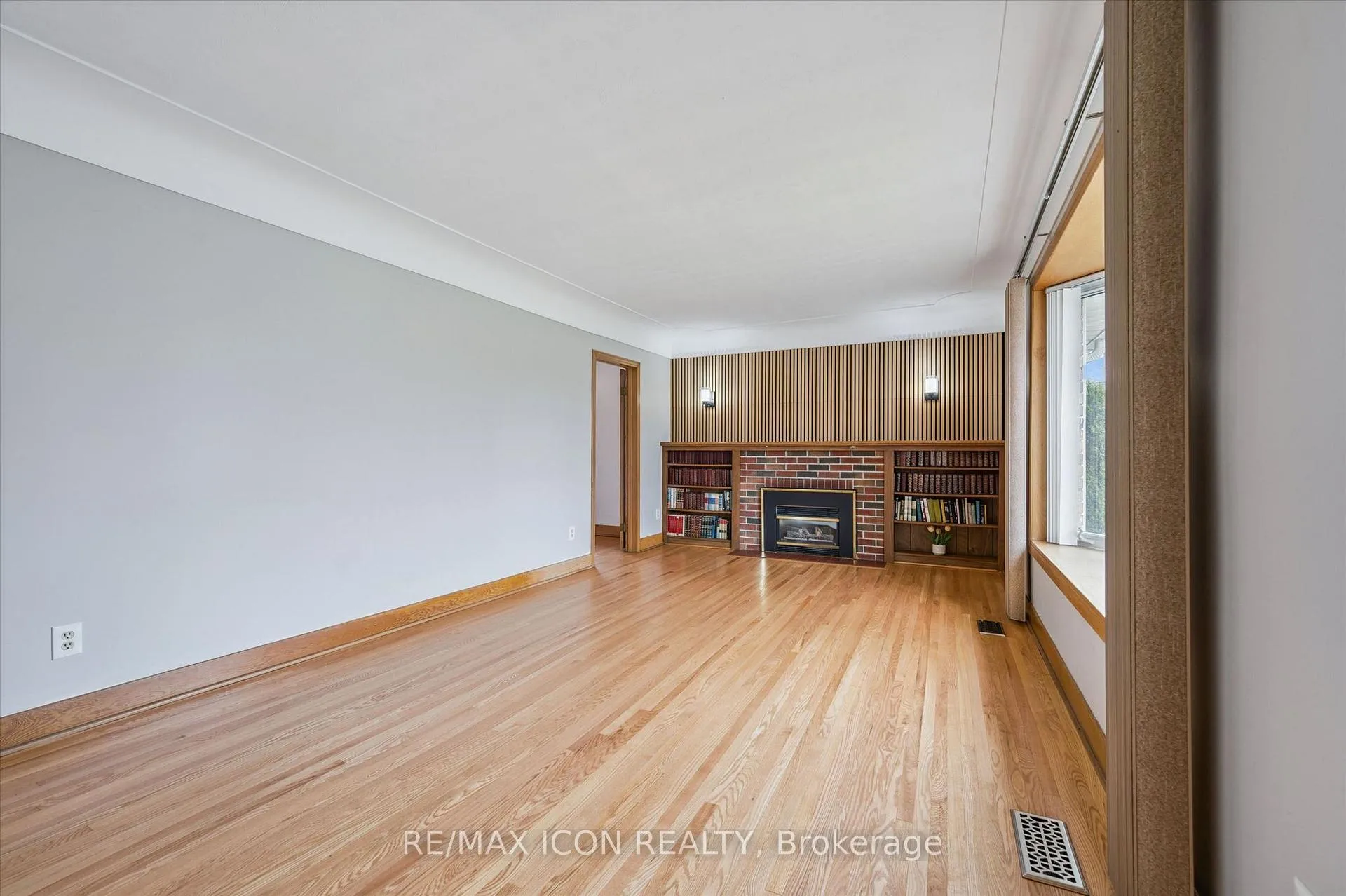Photo 9 of 543 Philip Crescent, Waterloo — HOMEH