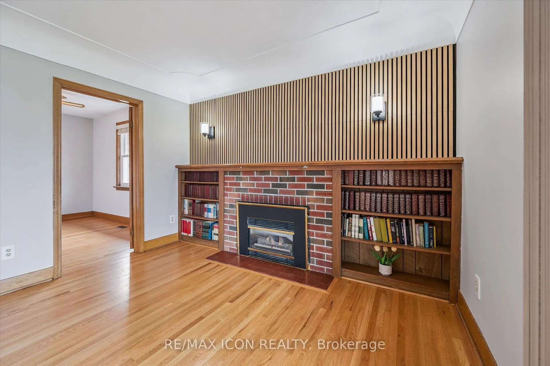 Photo 10 of 543 Philip Crescent, Waterloo — HOMEH