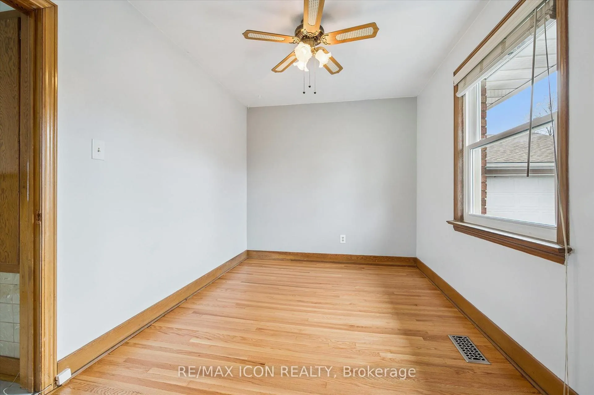 Photo 12 of 543 Philip Crescent, Waterloo — HOMEH