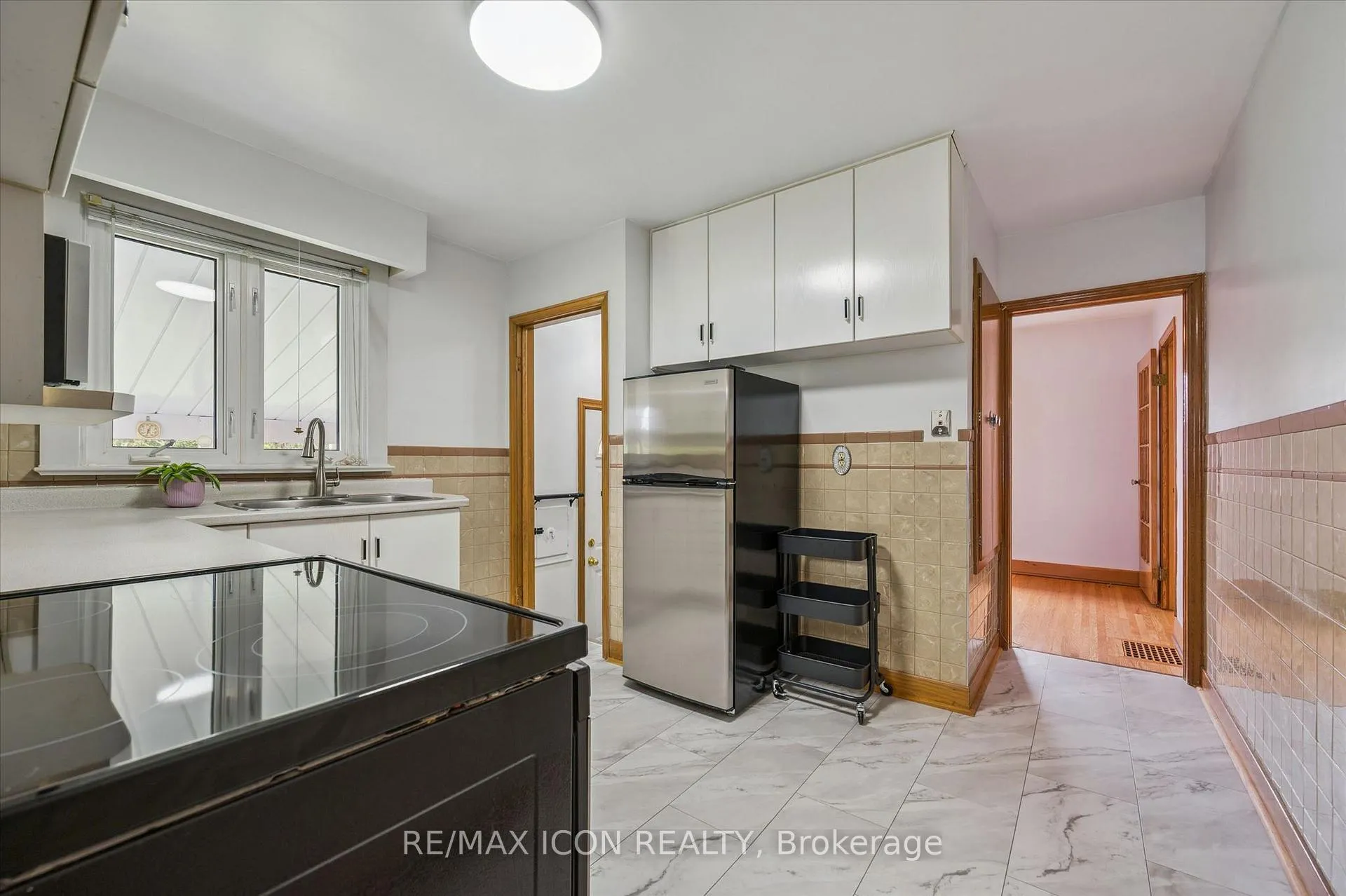 Photo 13 of 543 Philip Crescent, Waterloo — HOMEH