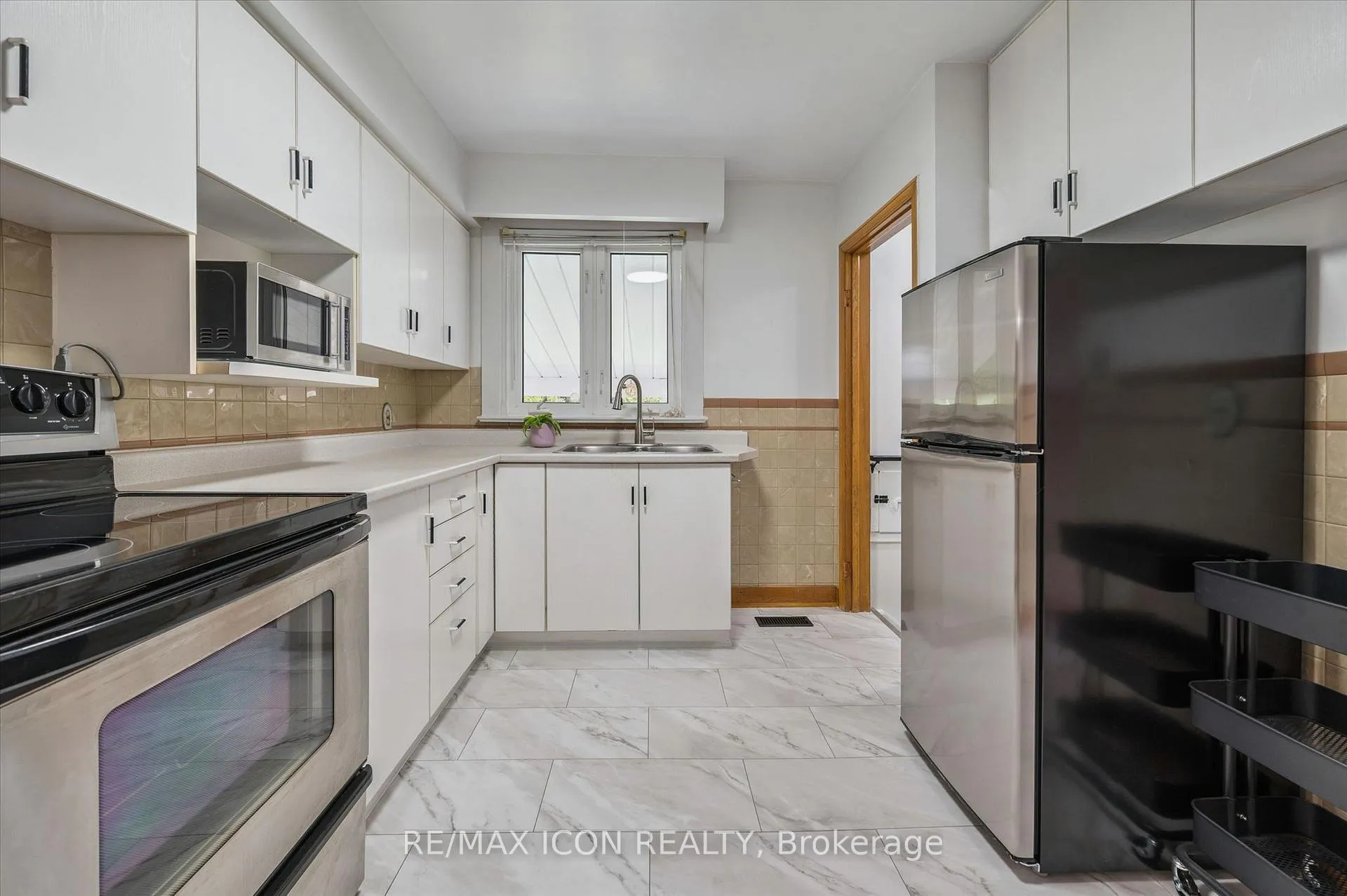 Photo 14 of 543 Philip Crescent, Waterloo — HOMEH
