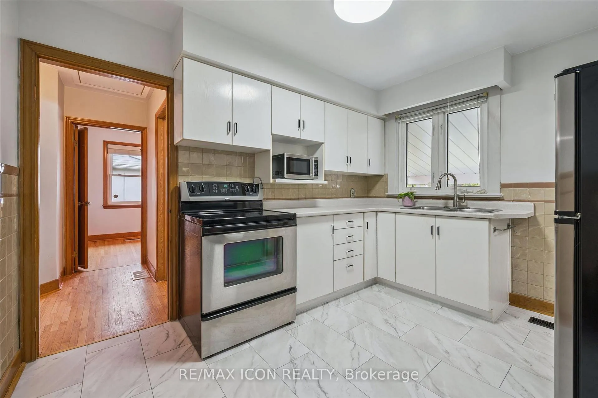 Photo 15 of 543 Philip Crescent, Waterloo — HOMEH