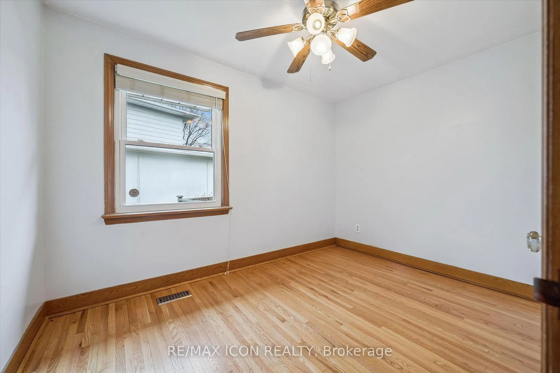 Photo 20 of 543 Philip Crescent, Waterloo — HOMEH