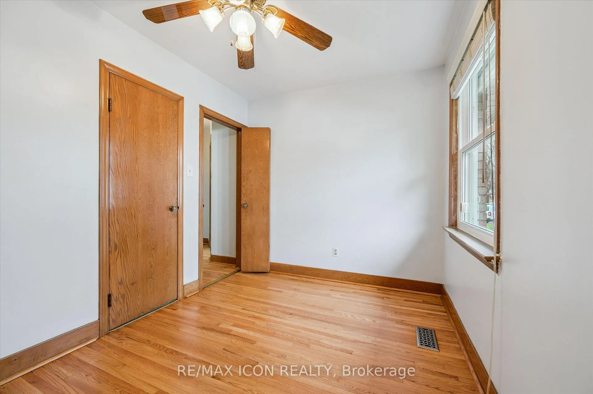 Photo 21 of 543 Philip Crescent, Waterloo — HOMEH