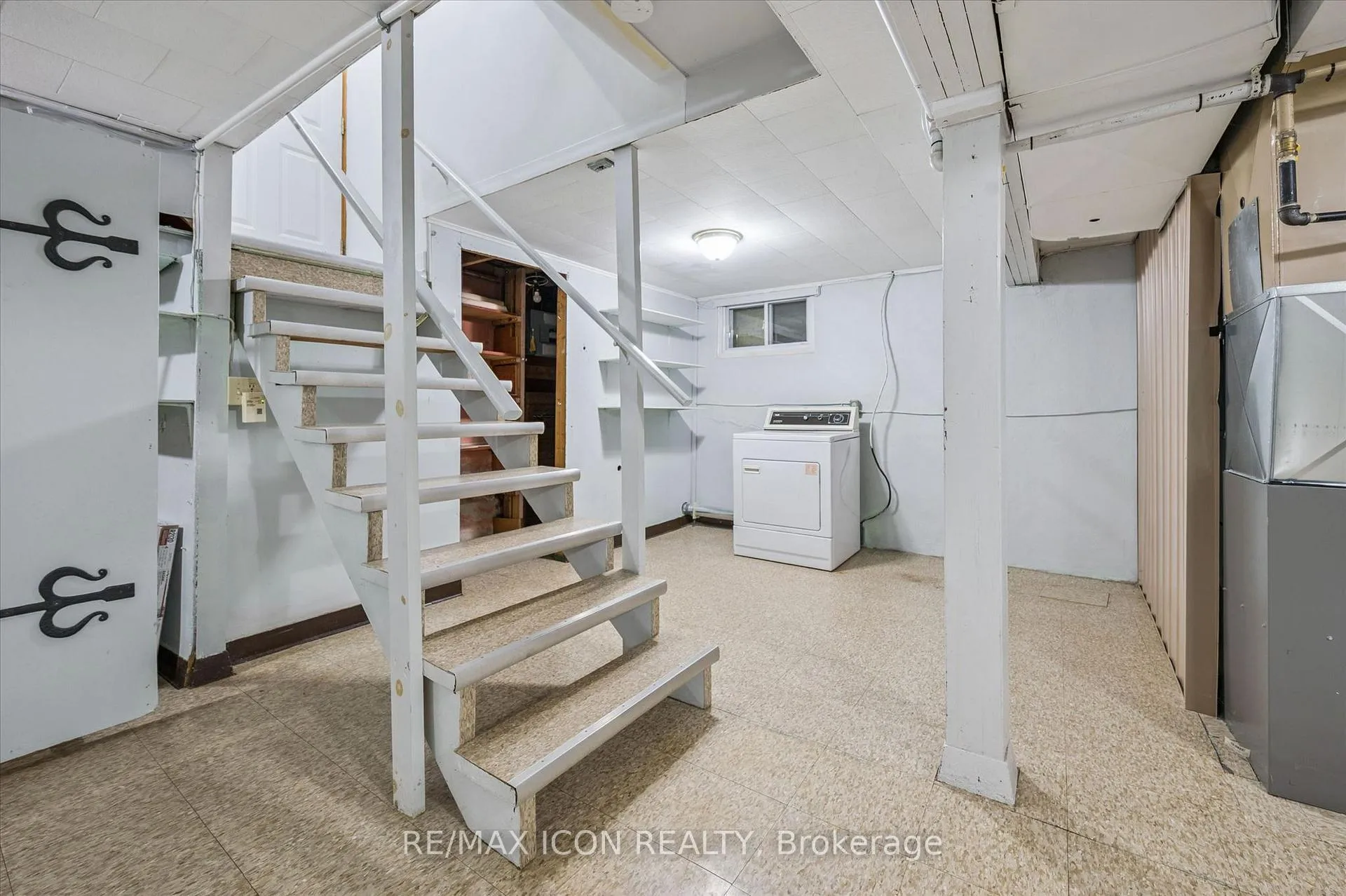 Photo 26 of 543 Philip Crescent, Waterloo — HOMEH
