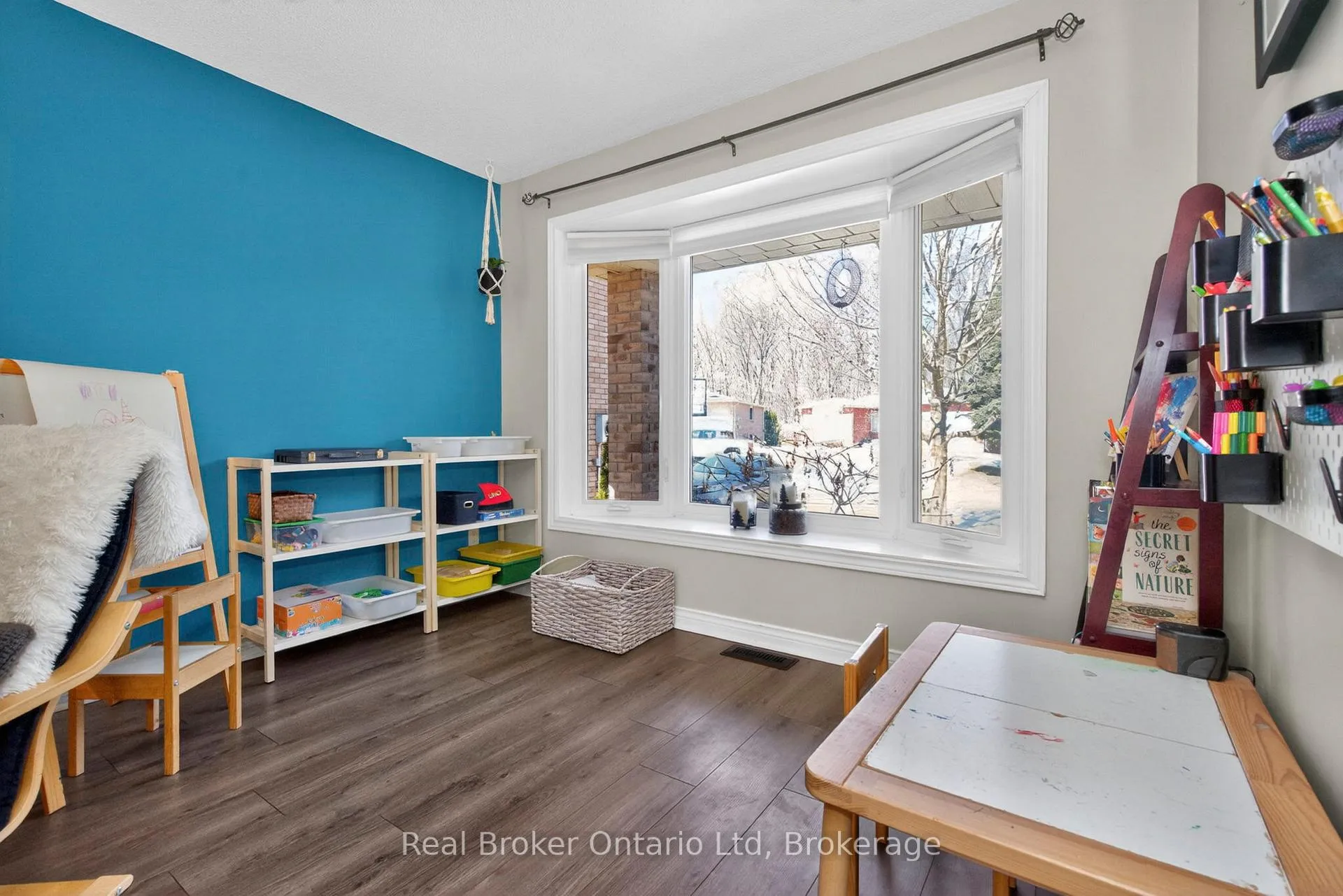 Photo 8 of 1060 Dina Crescent, Midland — HOMEH