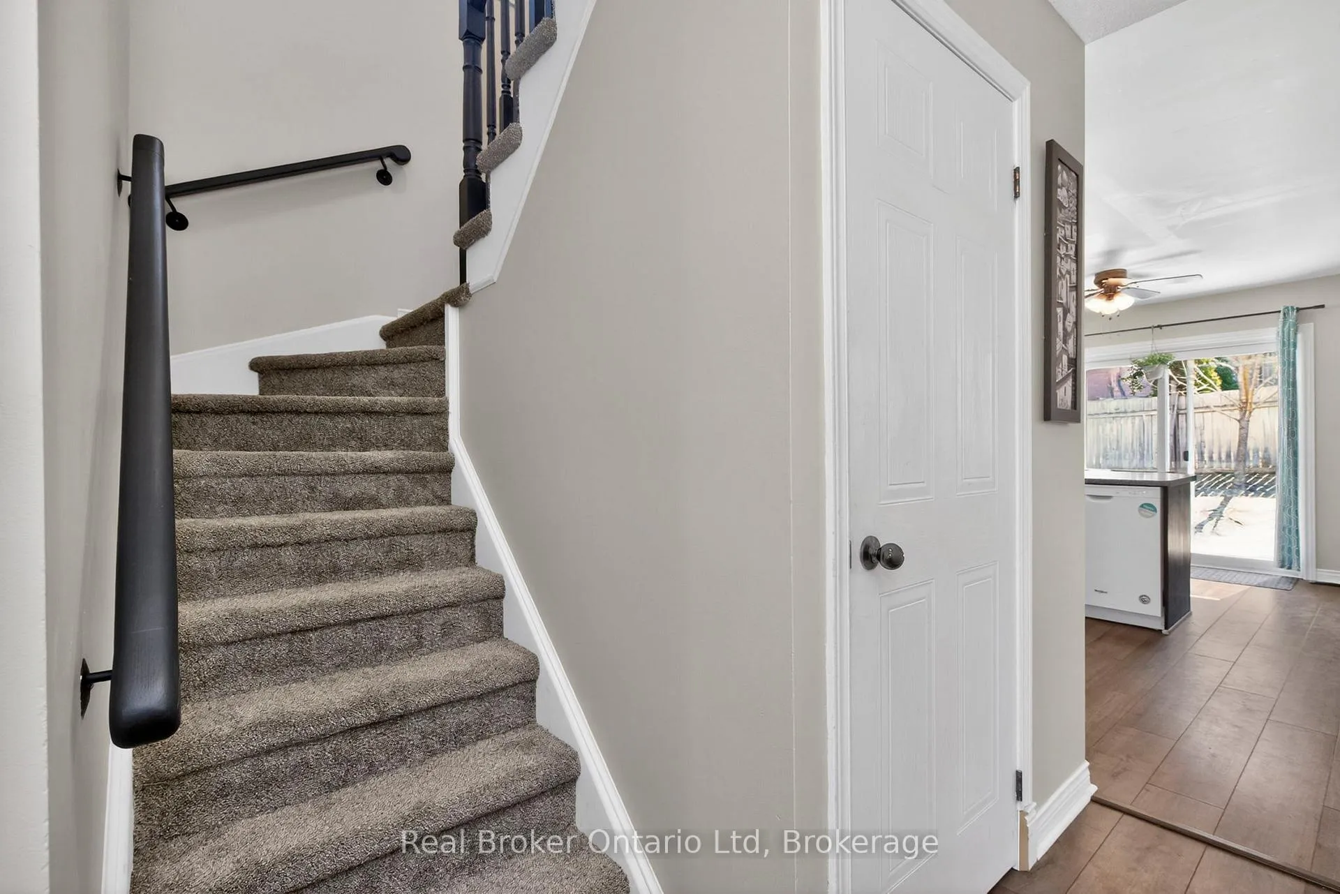 Photo 10 of 1060 Dina Crescent, Midland — HOMEH