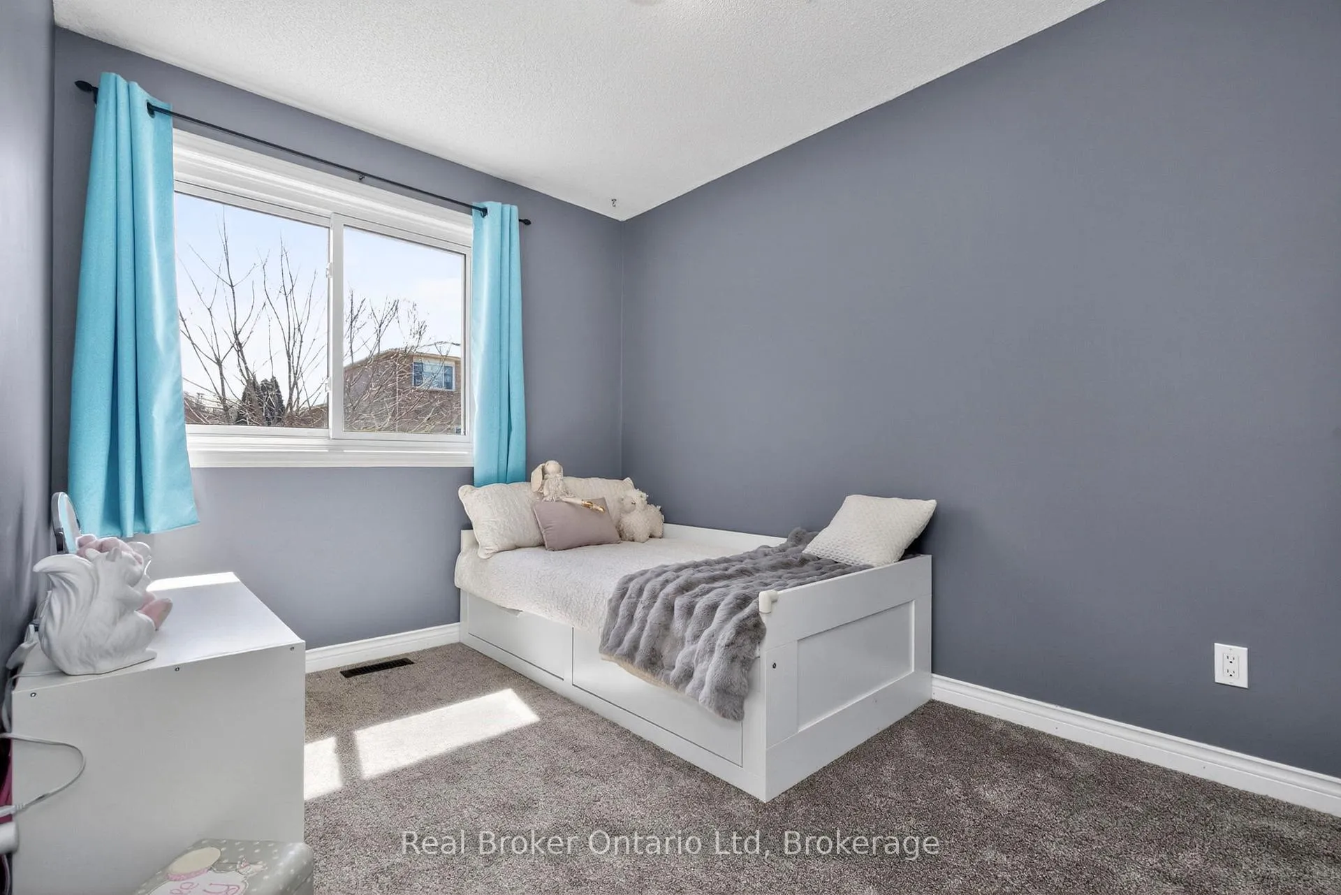 Photo 14 of 1060 Dina Crescent, Midland — HOMEH