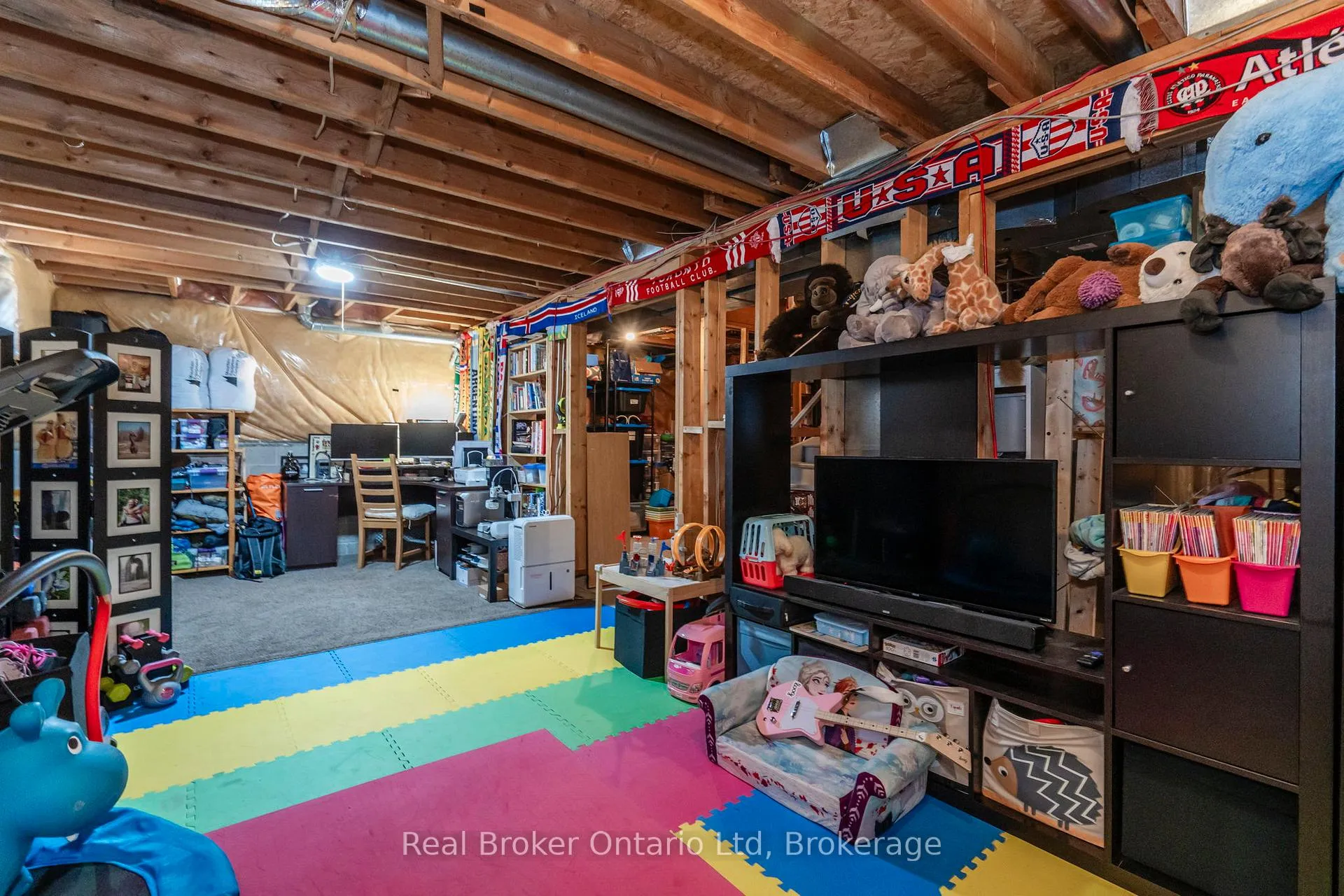 Photo 18 of 1060 Dina Crescent, Midland — HOMEH