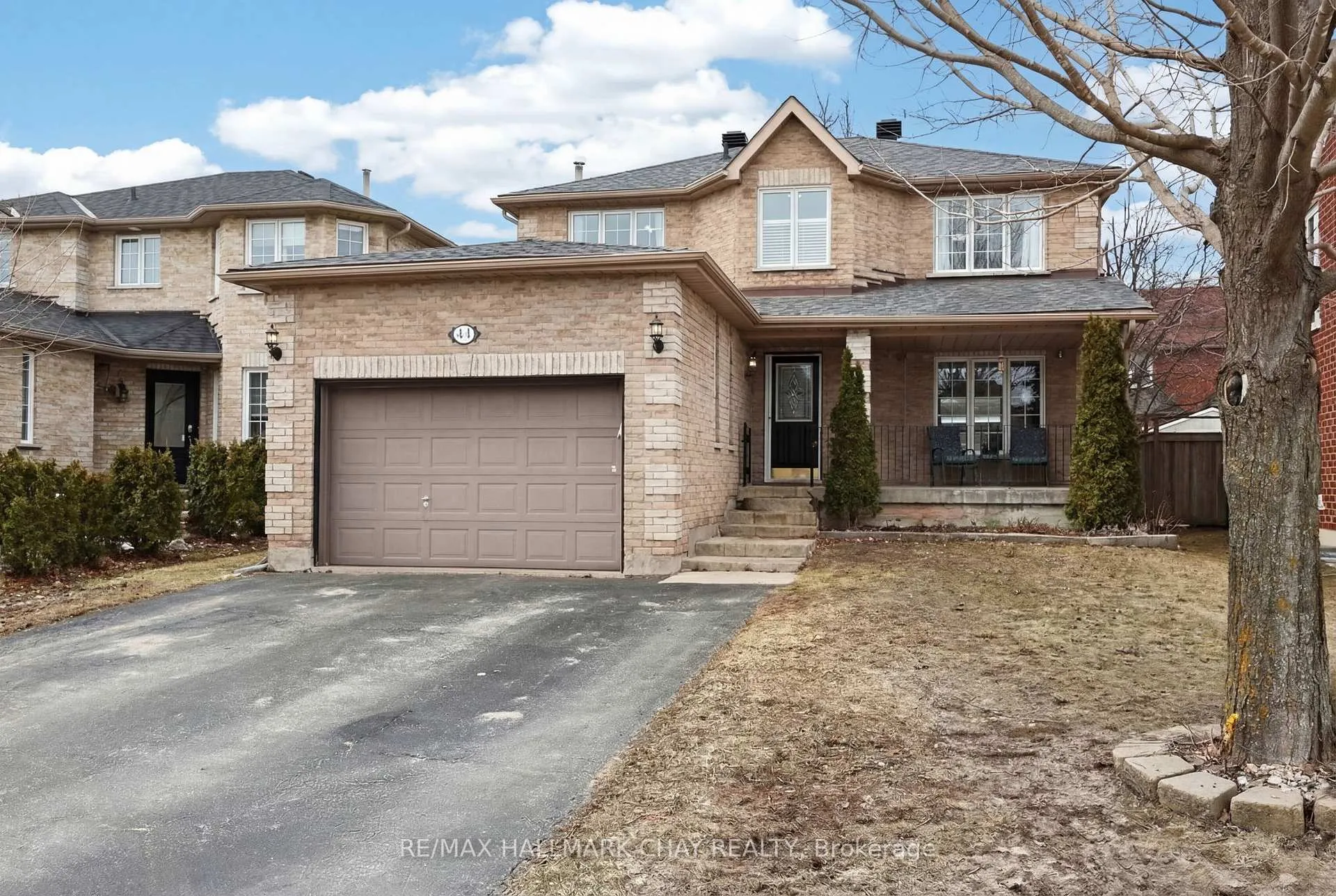 Photo 2 of 44 Sherwood Court, Barrie, Northwest — HOMEH