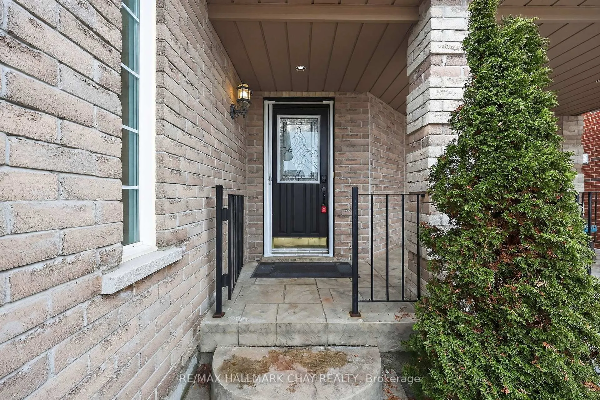 Photo 3 of 44 Sherwood Court, Barrie, Northwest — HOMEH