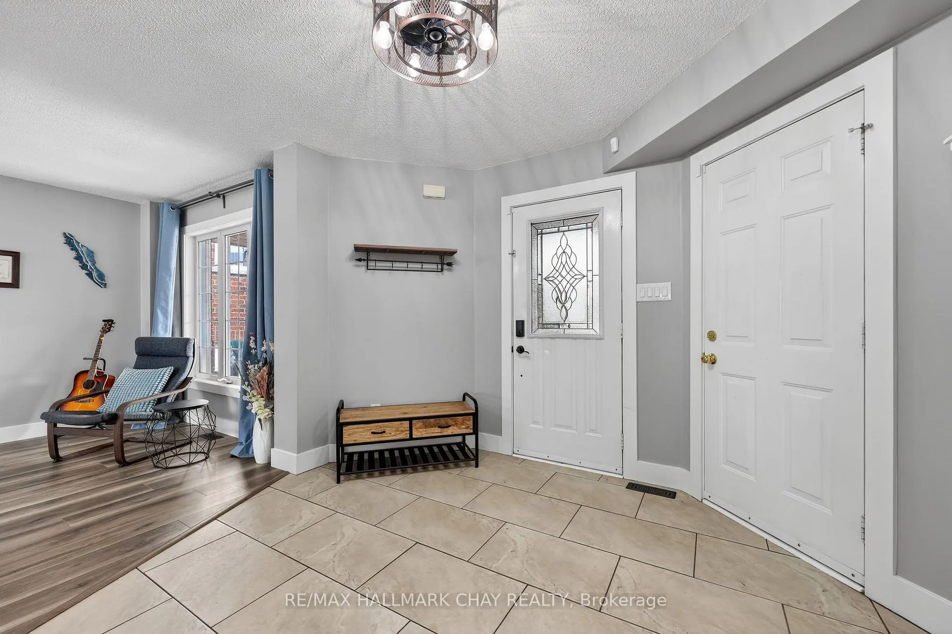 Photo 6 of 44 Sherwood Court, Barrie, Northwest — HOMEH