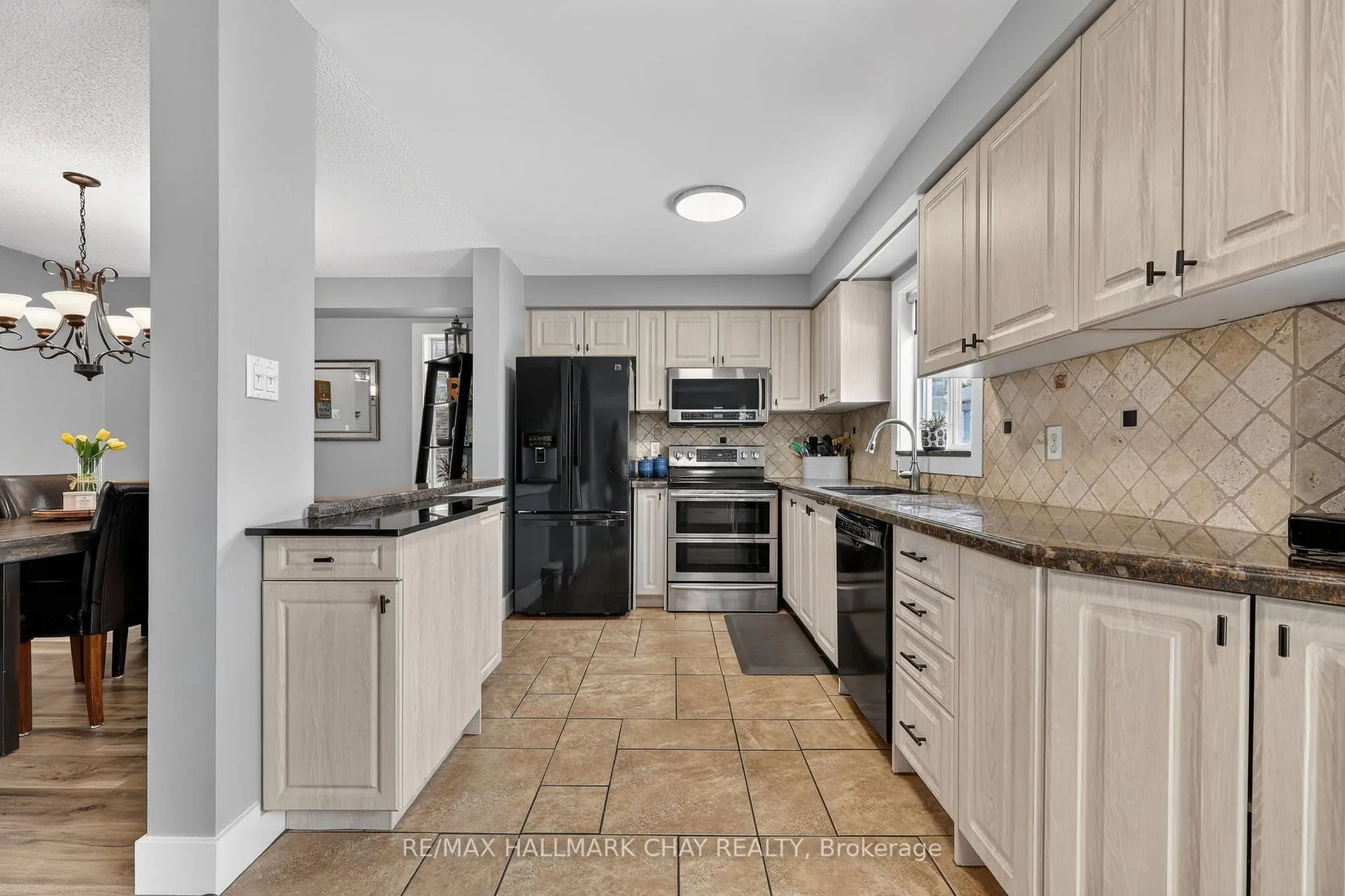 Photo 9 of 44 Sherwood Court, Barrie, Northwest — HOMEH