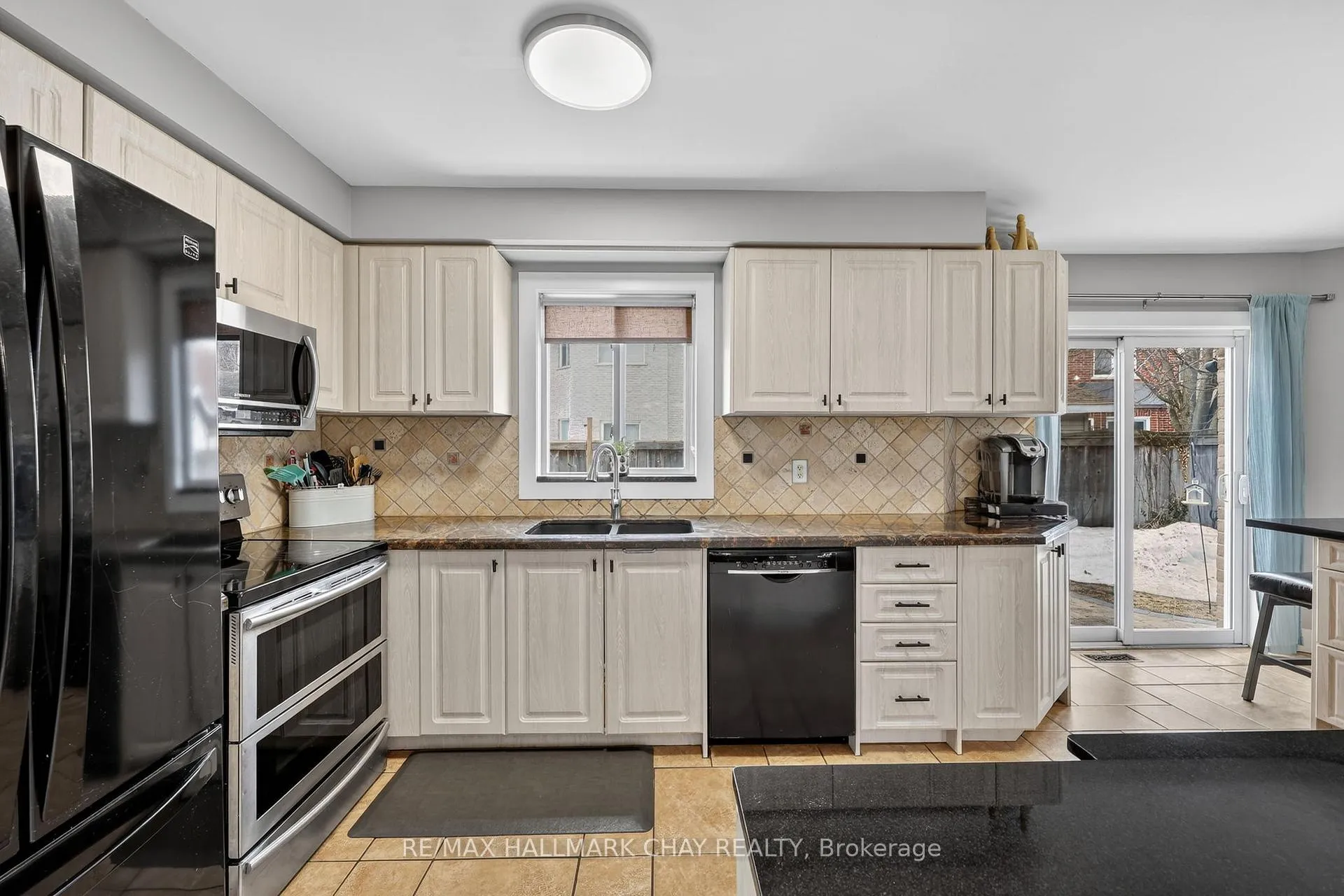 Photo 10 of 44 Sherwood Court, Barrie, Northwest — HOMEH