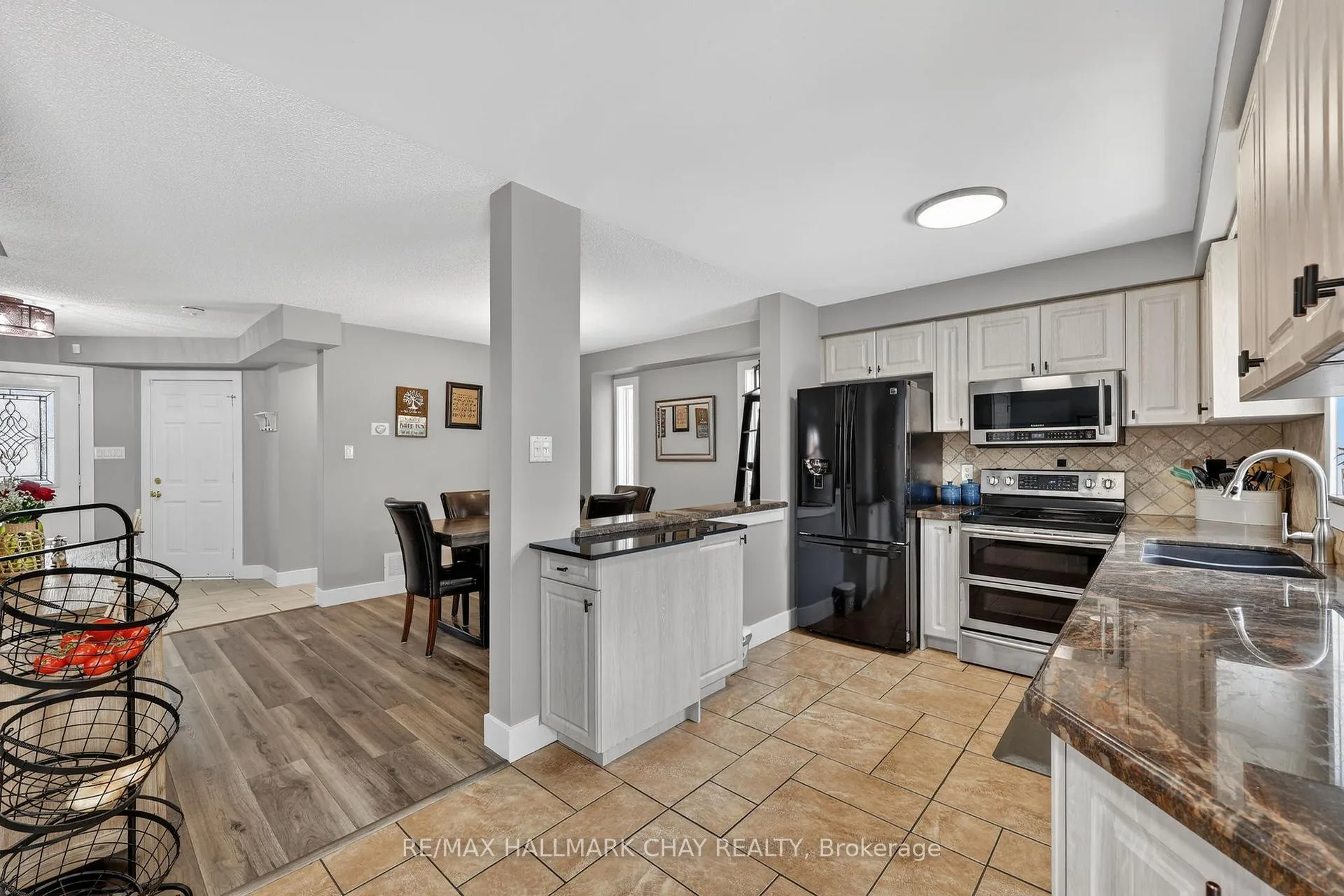 Photo 12 of 44 Sherwood Court, Barrie, Northwest — HOMEH