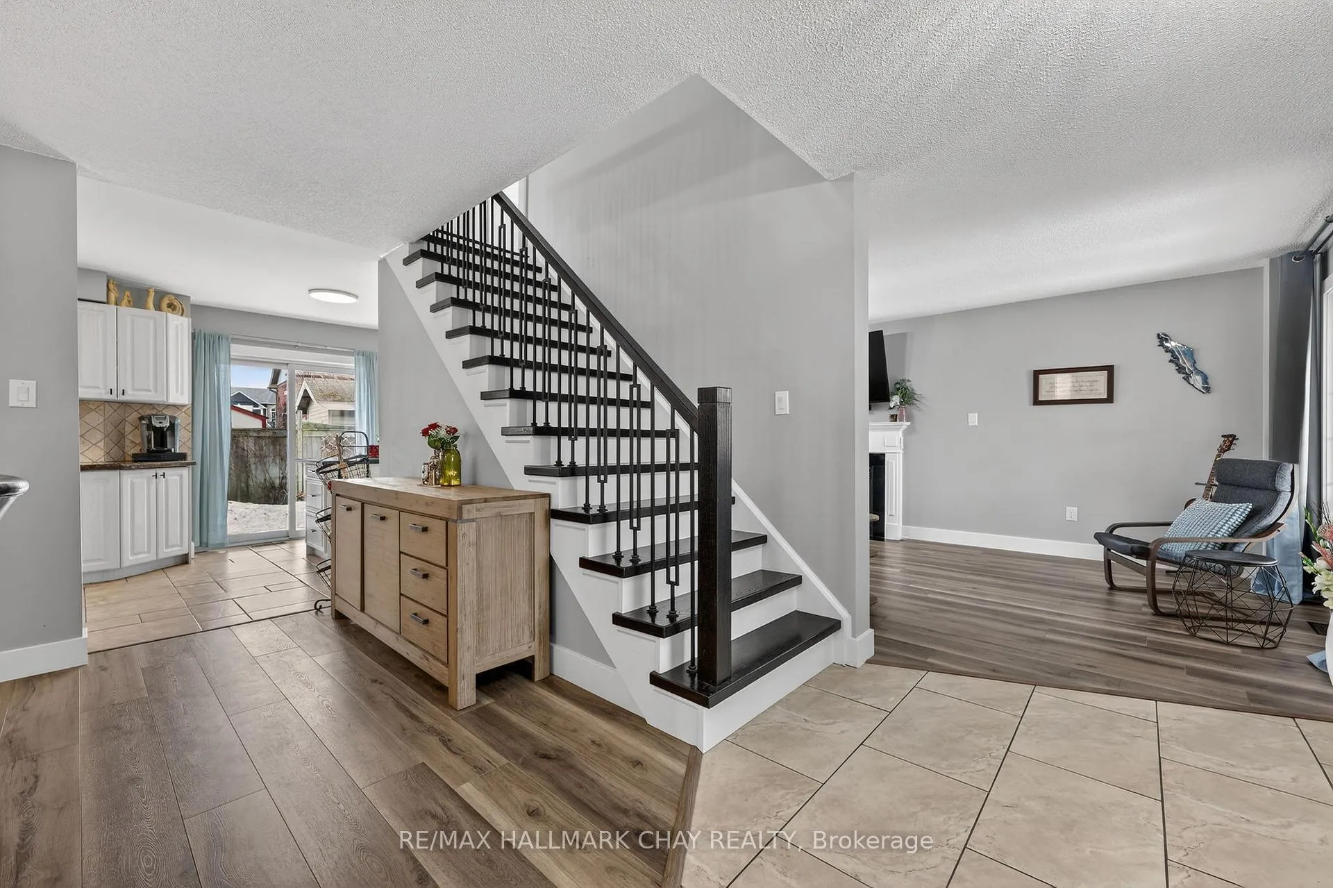 Photo 22 of 44 Sherwood Court, Barrie, Northwest — HOMEH