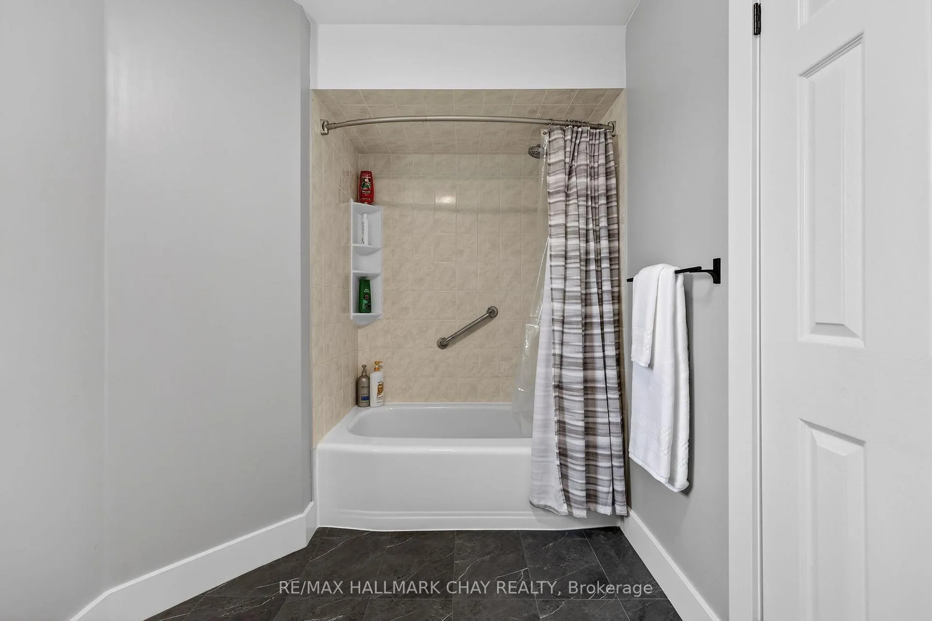 Photo 34 of 44 Sherwood Court, Barrie, Northwest — HOMEH
