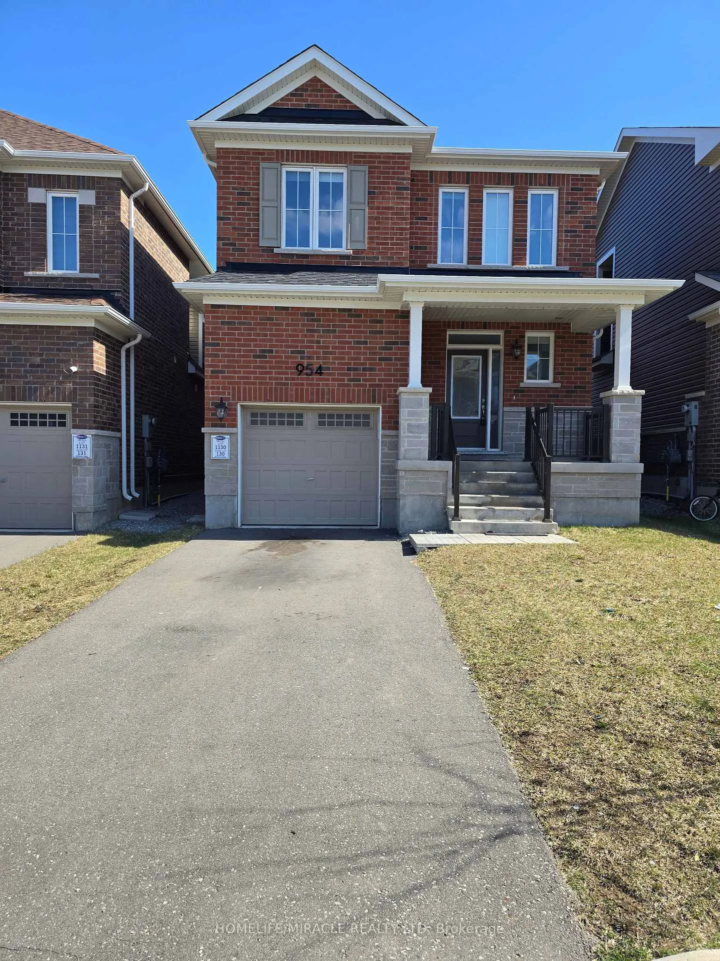 Photo 1 of 954 Chestnut Heights, Milton, Cobban — HOMEH