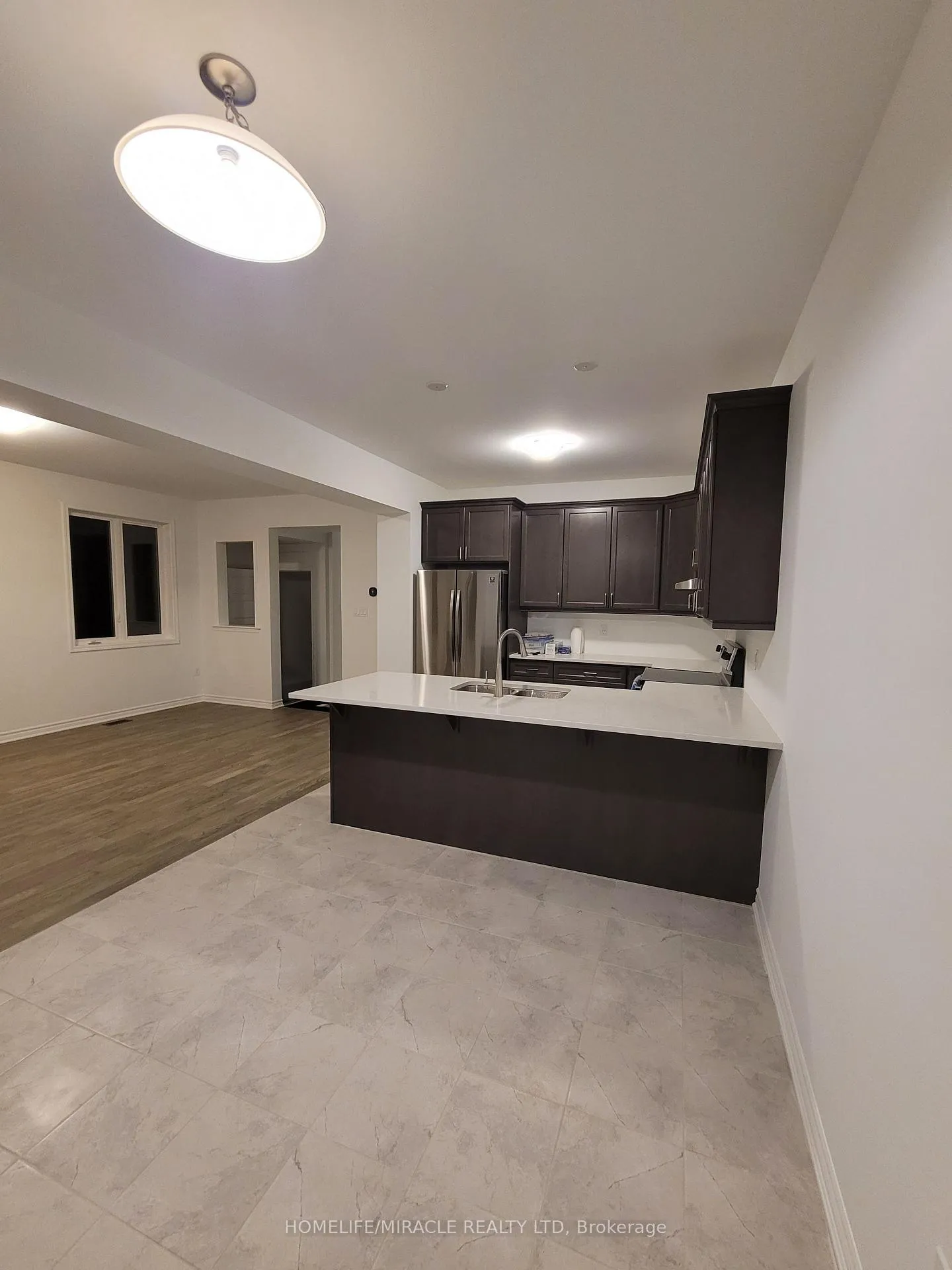 Photo 4 of 954 Chestnut Heights, Milton, Cobban — HOMEH