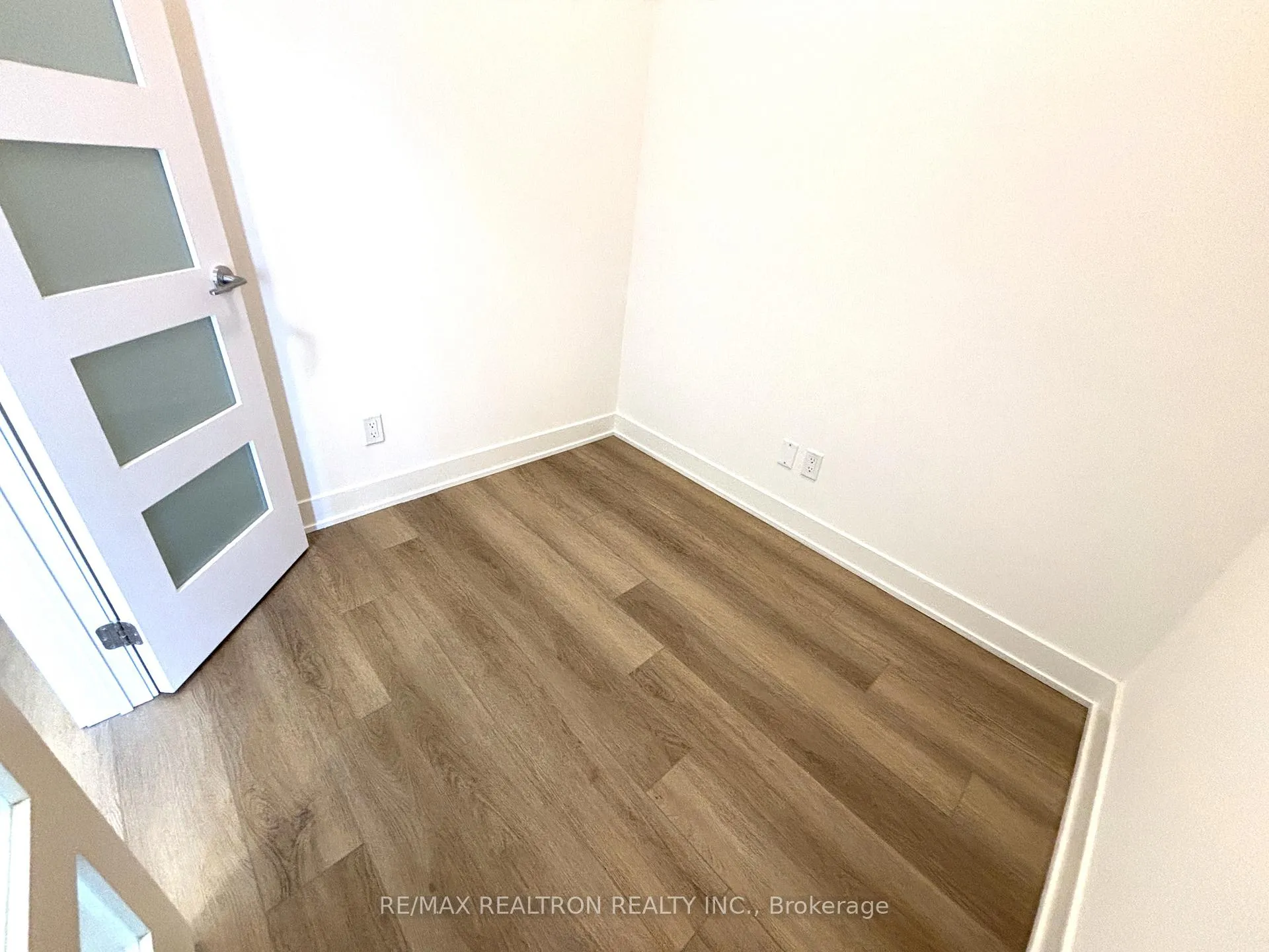 Photo 6 of Unit 802, 38 Andre de Grasse Street, Markham, Unionville — HOMEH