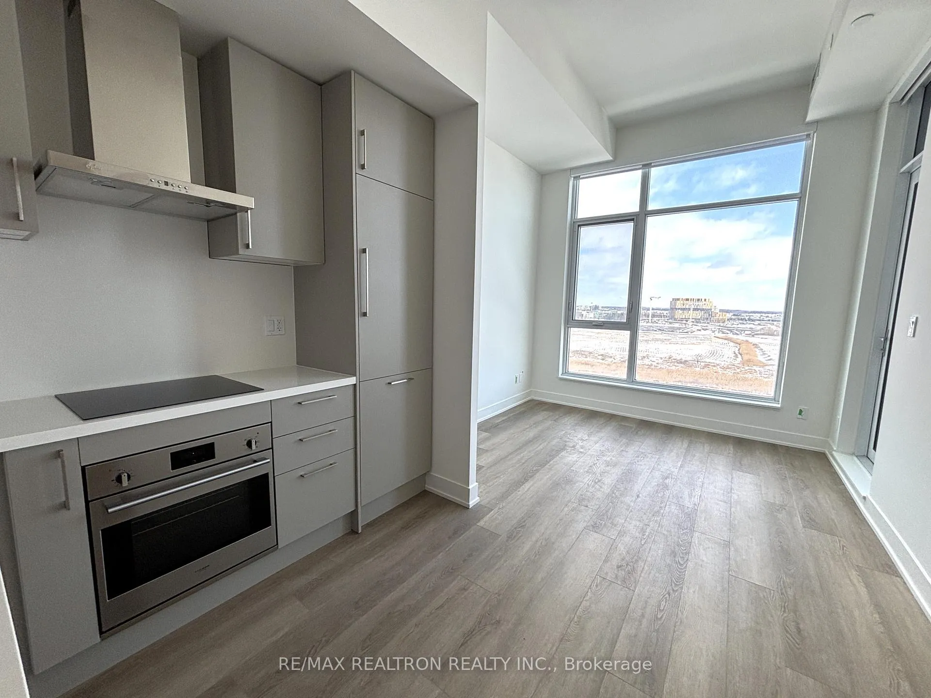 Photo 8 of Unit 802, 38 Andre de Grasse Street, Markham, Unionville — HOMEH