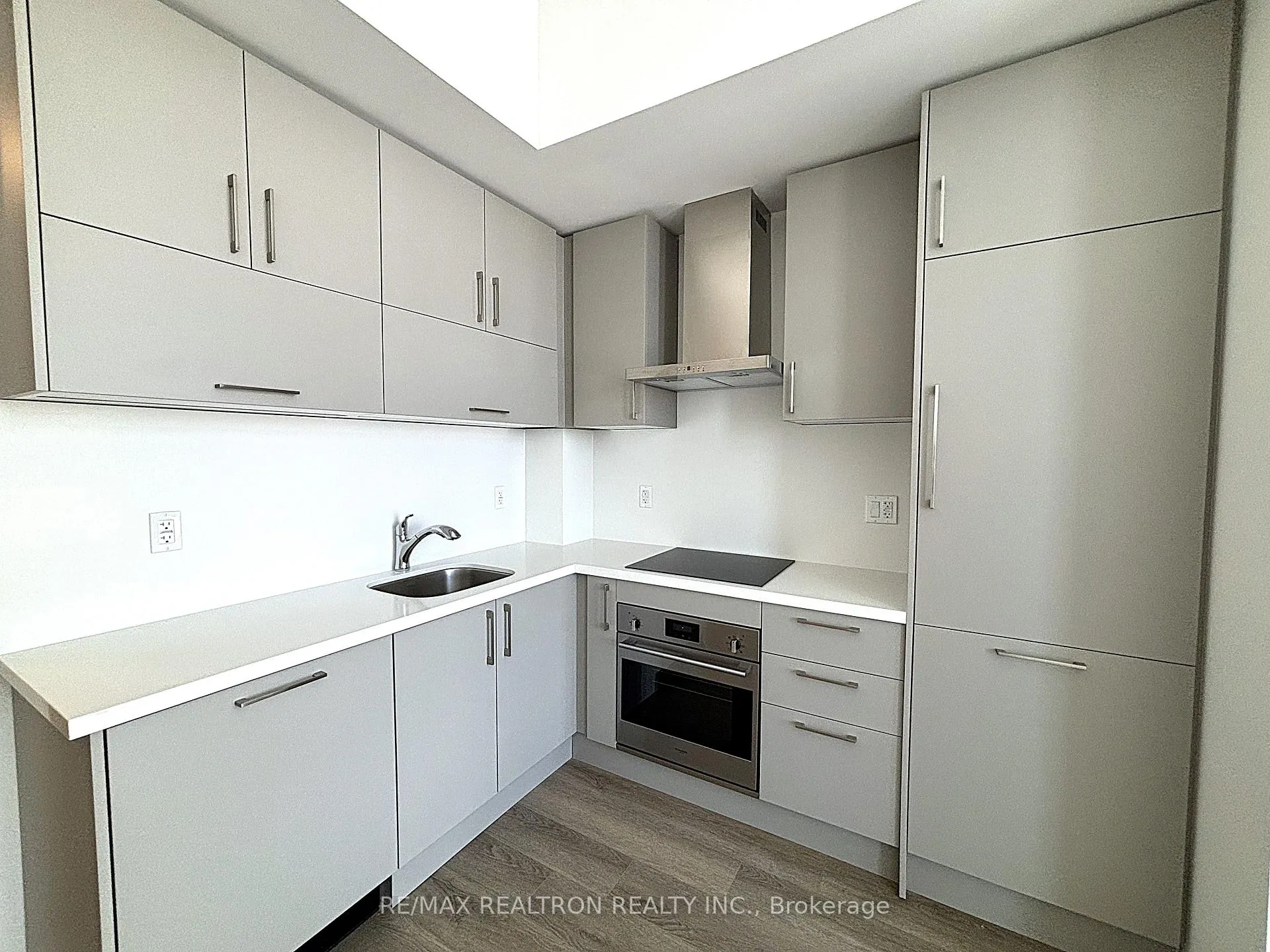Photo 10 of Unit 802, 38 Andre de Grasse Street, Markham, Unionville — HOMEH