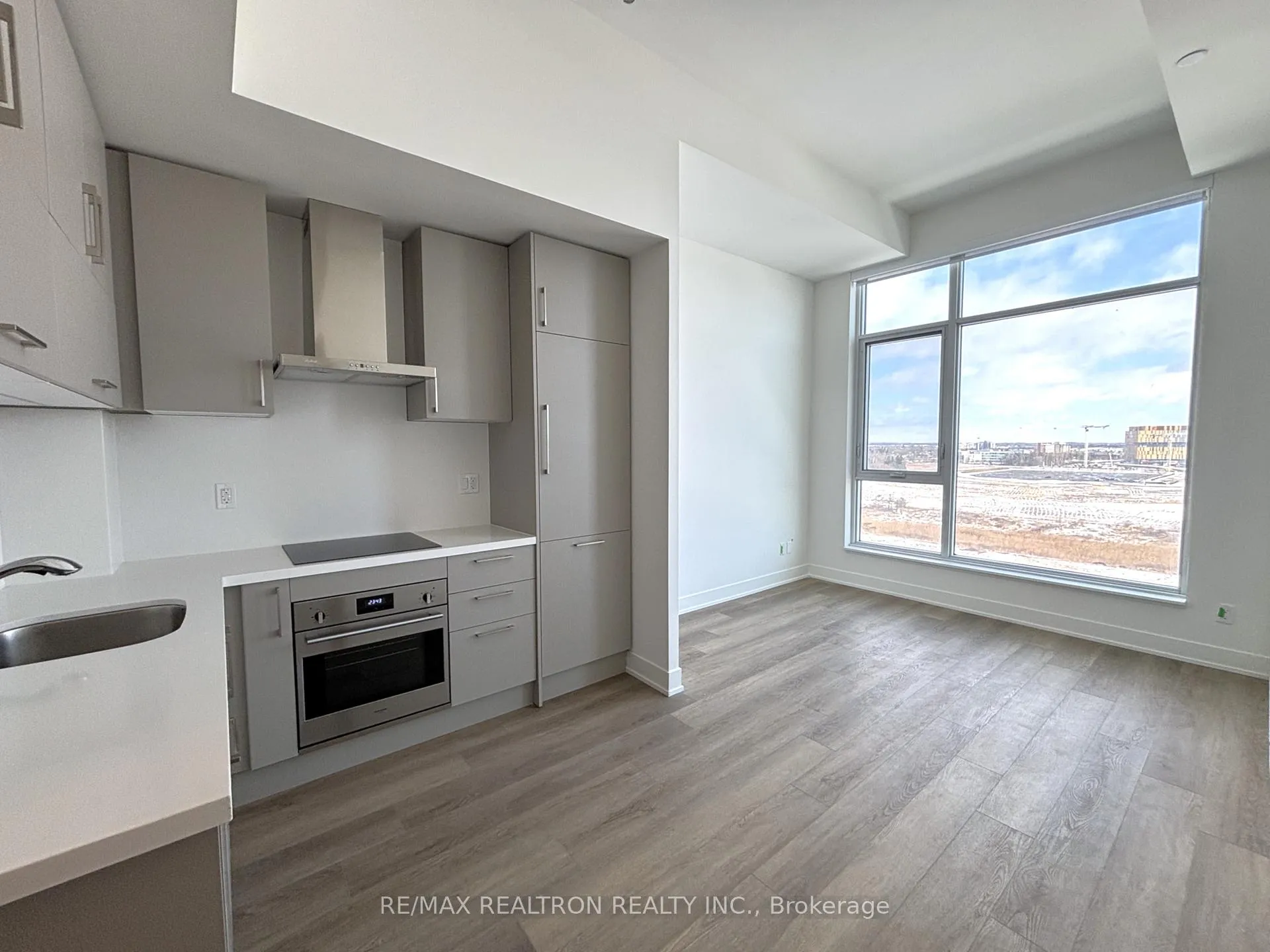 Photo 11 of Unit 802, 38 Andre de Grasse Street, Markham, Unionville — HOMEH