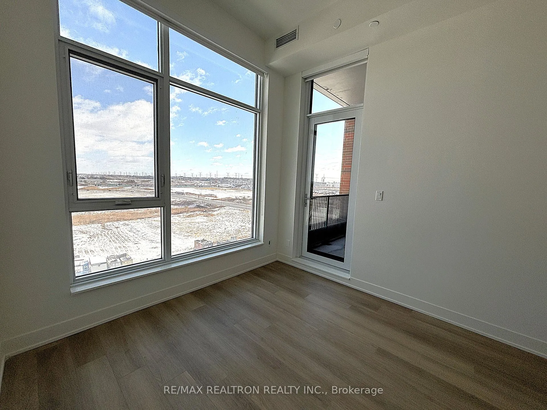 Photo 13 of Unit 802, 38 Andre de Grasse Street, Markham, Unionville — HOMEH