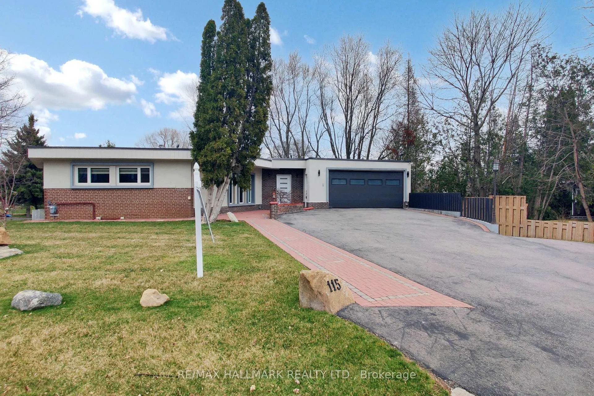 Front of 115 Lynwood Crescent
