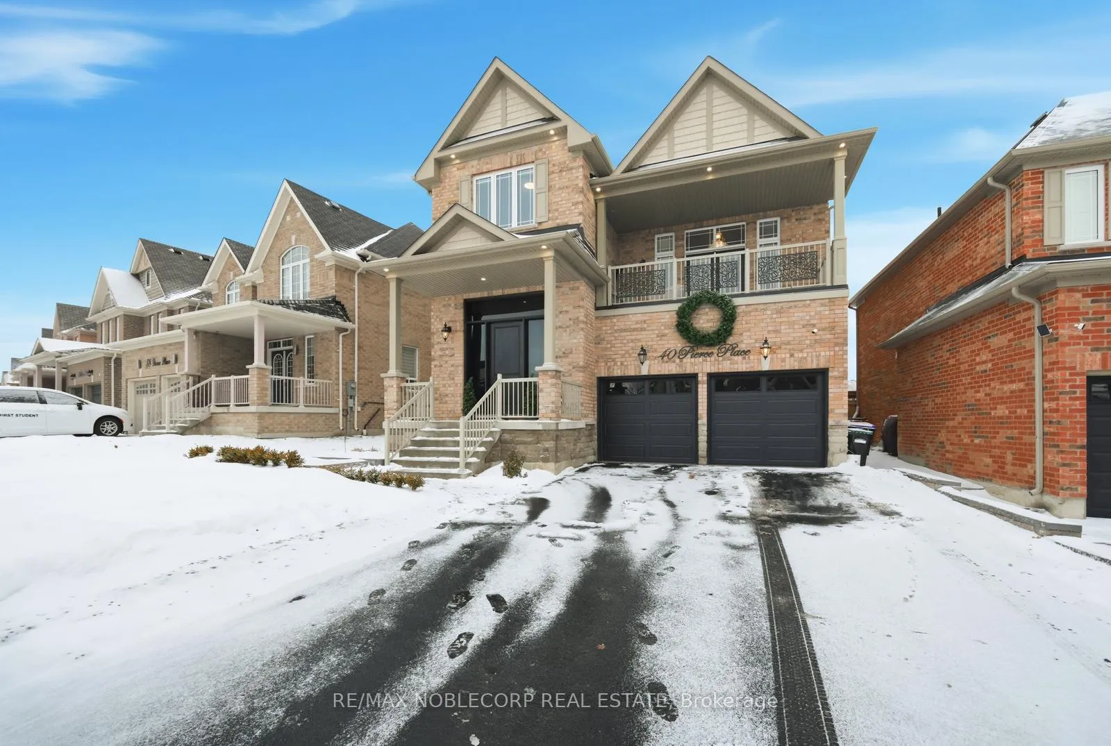 Photo 3 of 40 Pierce Place, New Tecumseth, Tottenham — HOMEH