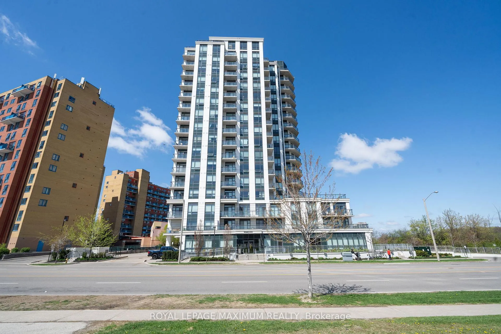 Photo 3 of Unit 1503, 840 Queens Plate Drive, Etobicoke, West Humber-Clairville — HOMEH
