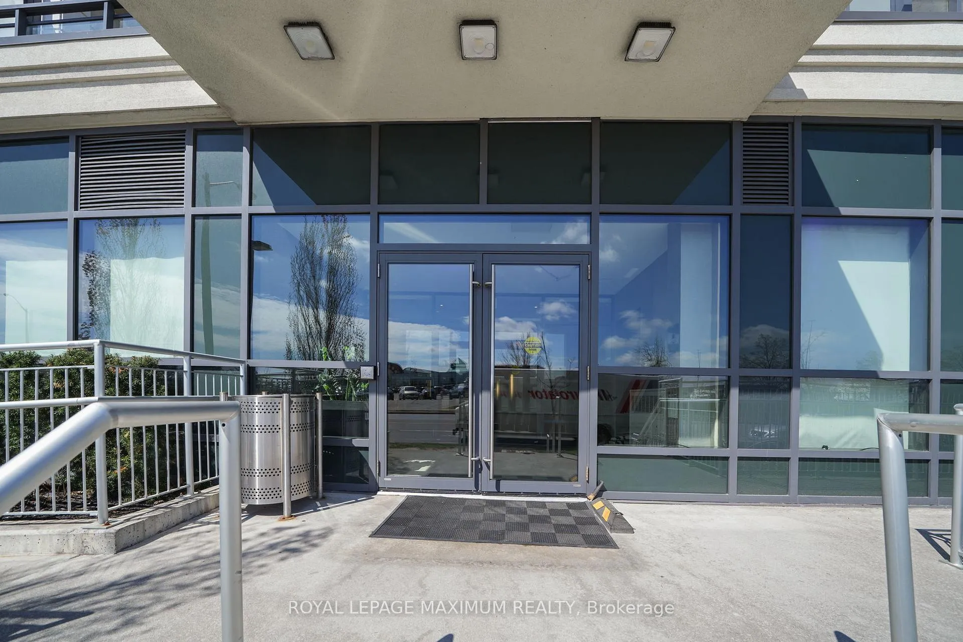 Photo 4 of Unit 1503, 840 Queens Plate Drive, Etobicoke, West Humber-Clairville — HOMEH
