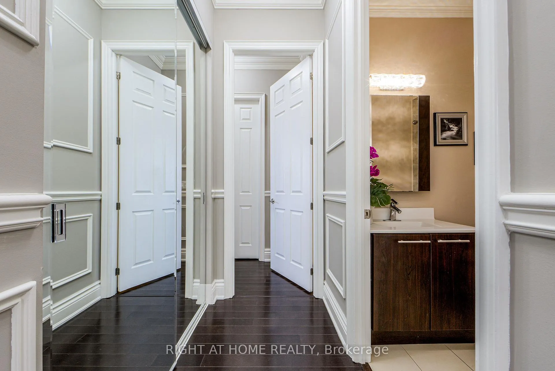 Photo 2 of Unit UPH2, 37 Galleria Parkway, Markham, Commerce Valley — HOMEH