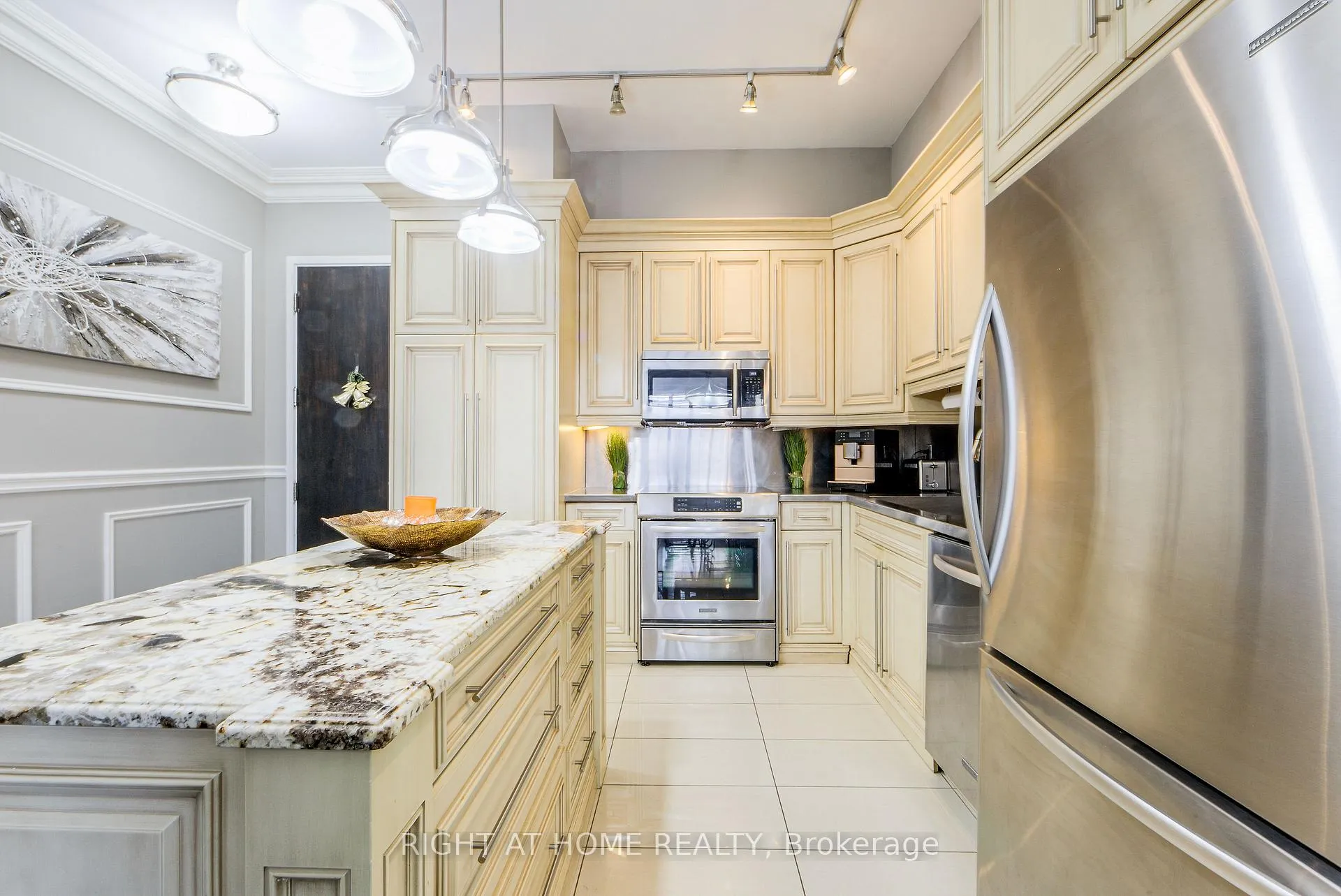 Photo 8 of Unit UPH2, 37 Galleria Parkway, Markham, Commerce Valley — HOMEH