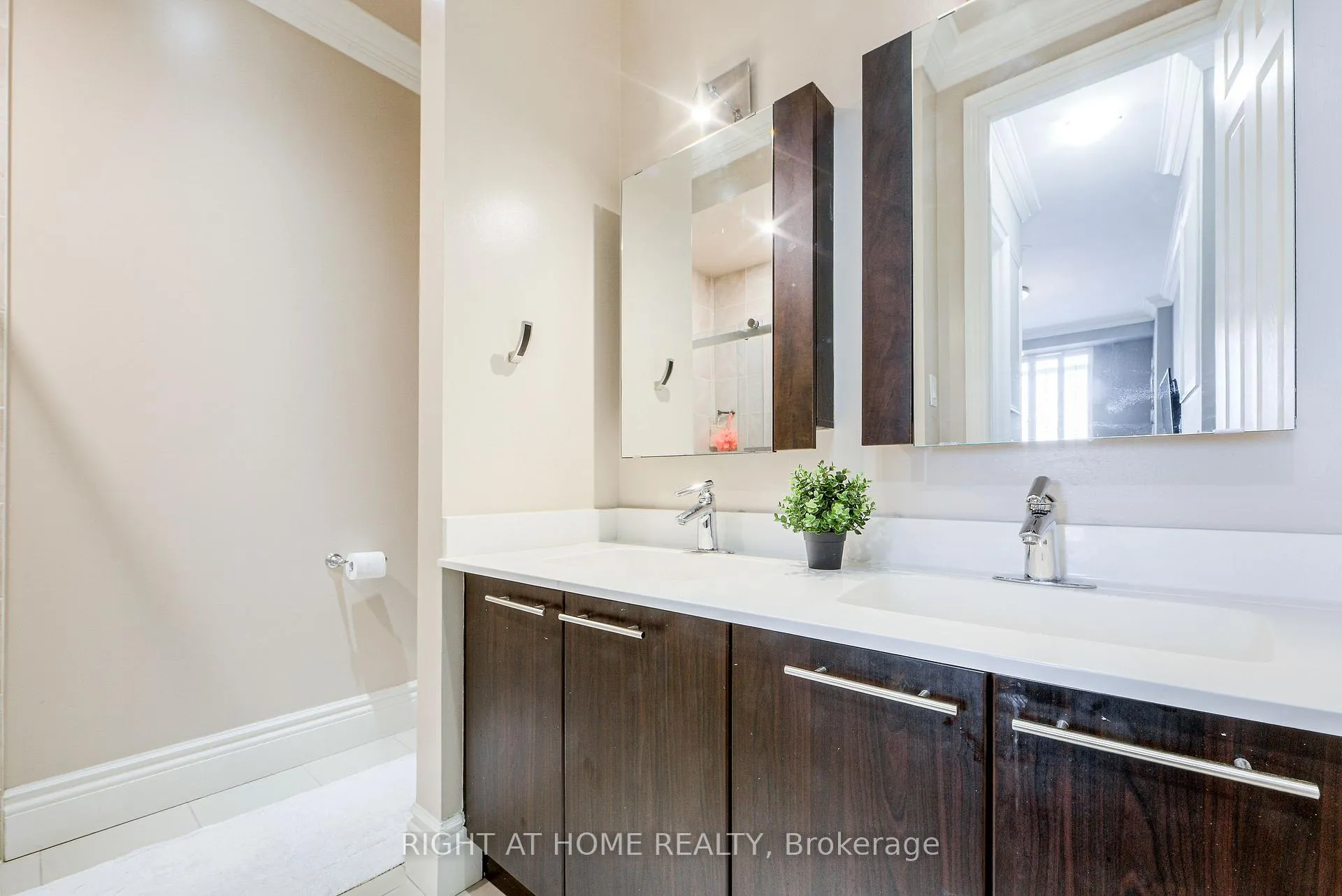 Photo 15 of Unit UPH2, 37 Galleria Parkway, Markham, Commerce Valley — HOMEH