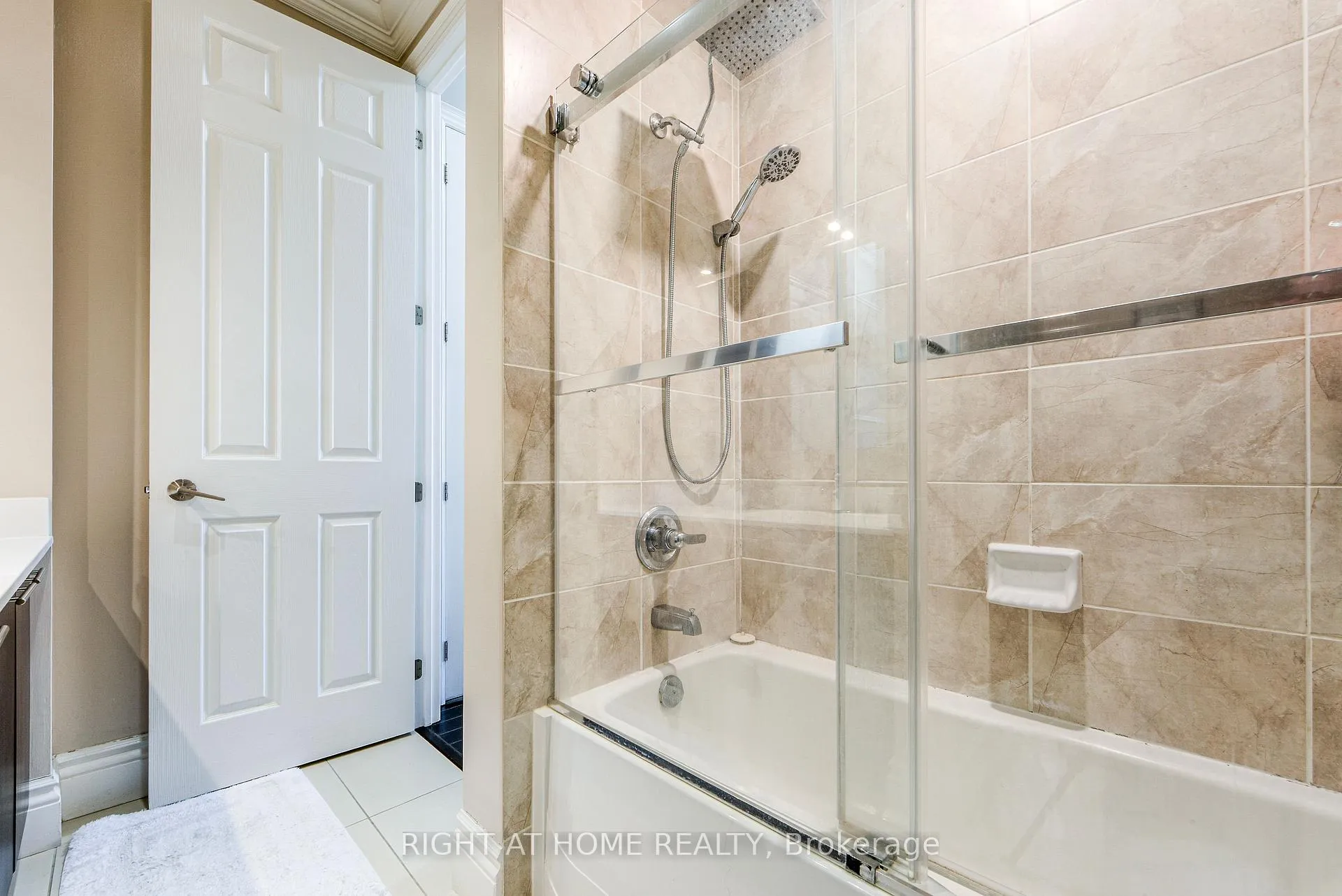 Photo 16 of Unit UPH2, 37 Galleria Parkway, Markham, Commerce Valley — HOMEH