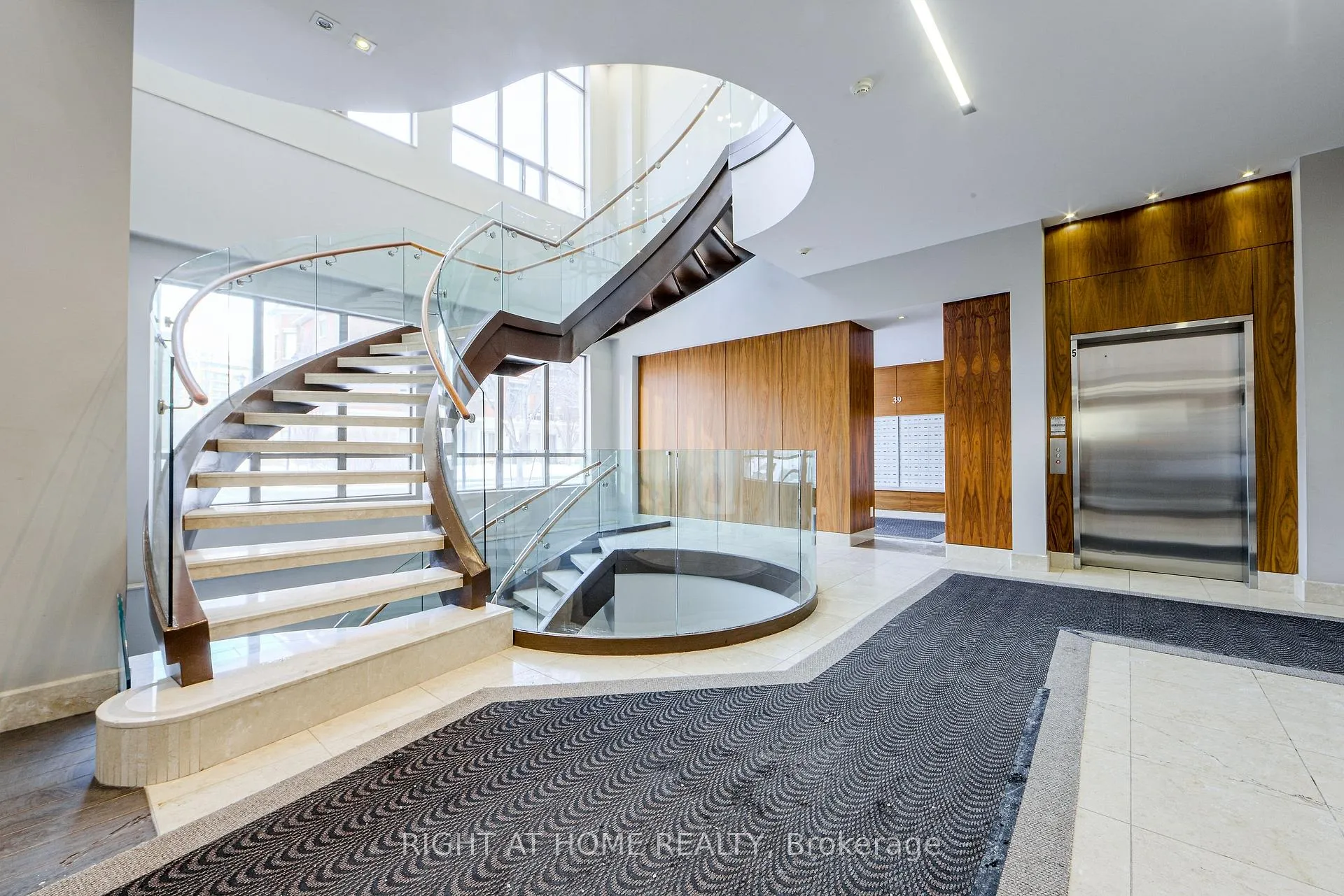 Photo 19 of Unit UPH2, 37 Galleria Parkway, Markham, Commerce Valley — HOMEH