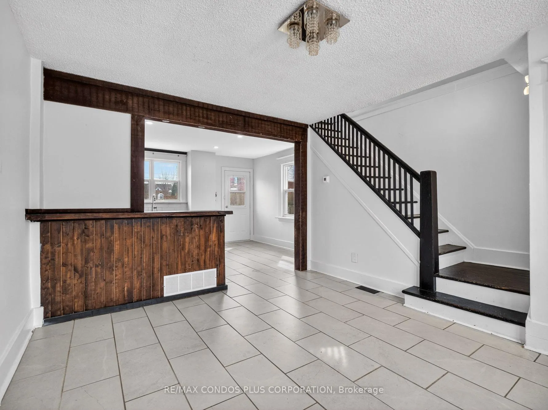 Photo 3 of 5070 Third Avenue, Niagara Falls, Cherrywood — HOMEH