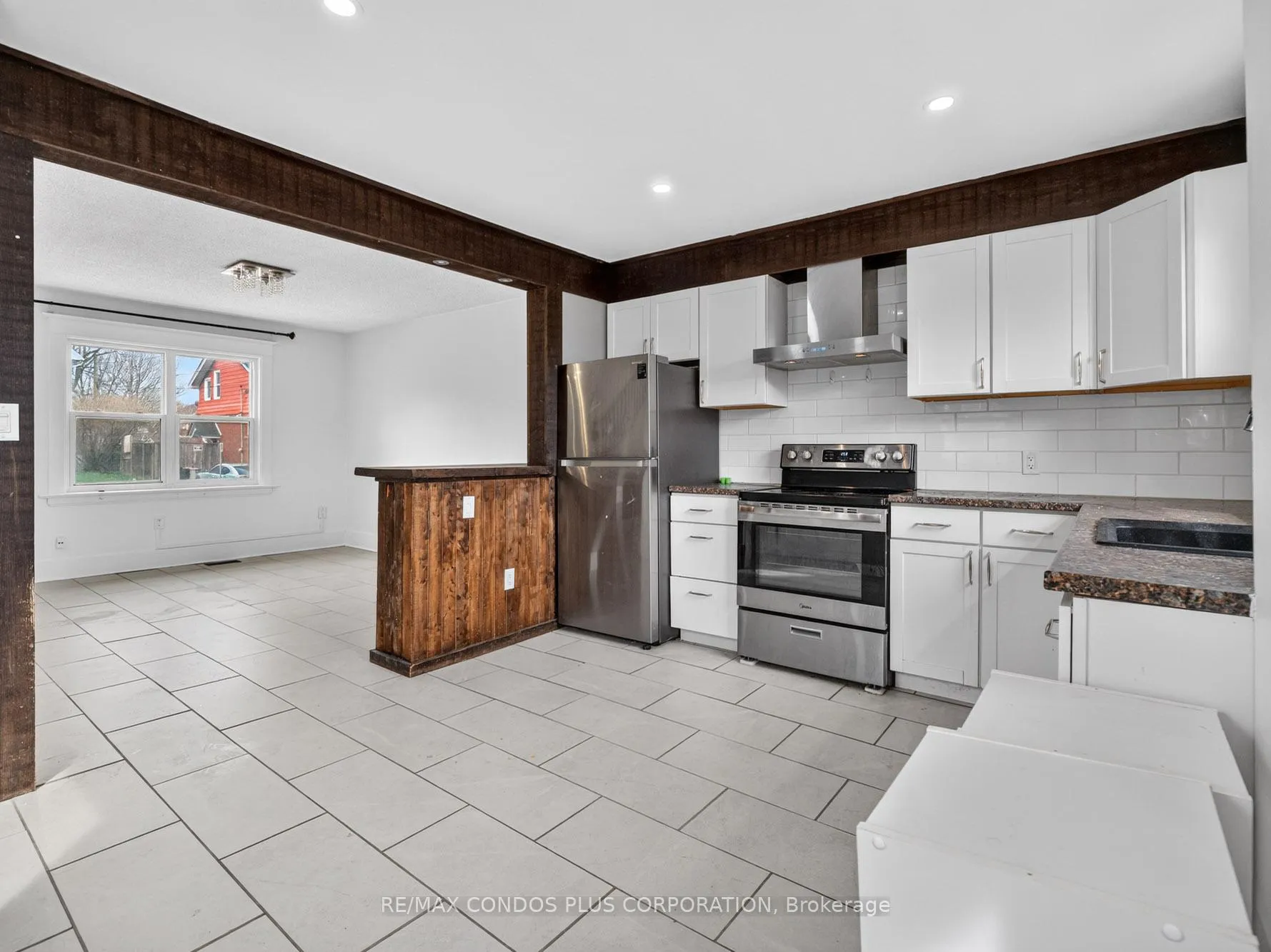 Photo 7 of 5070 Third Avenue, Niagara Falls, Cherrywood — HOMEH