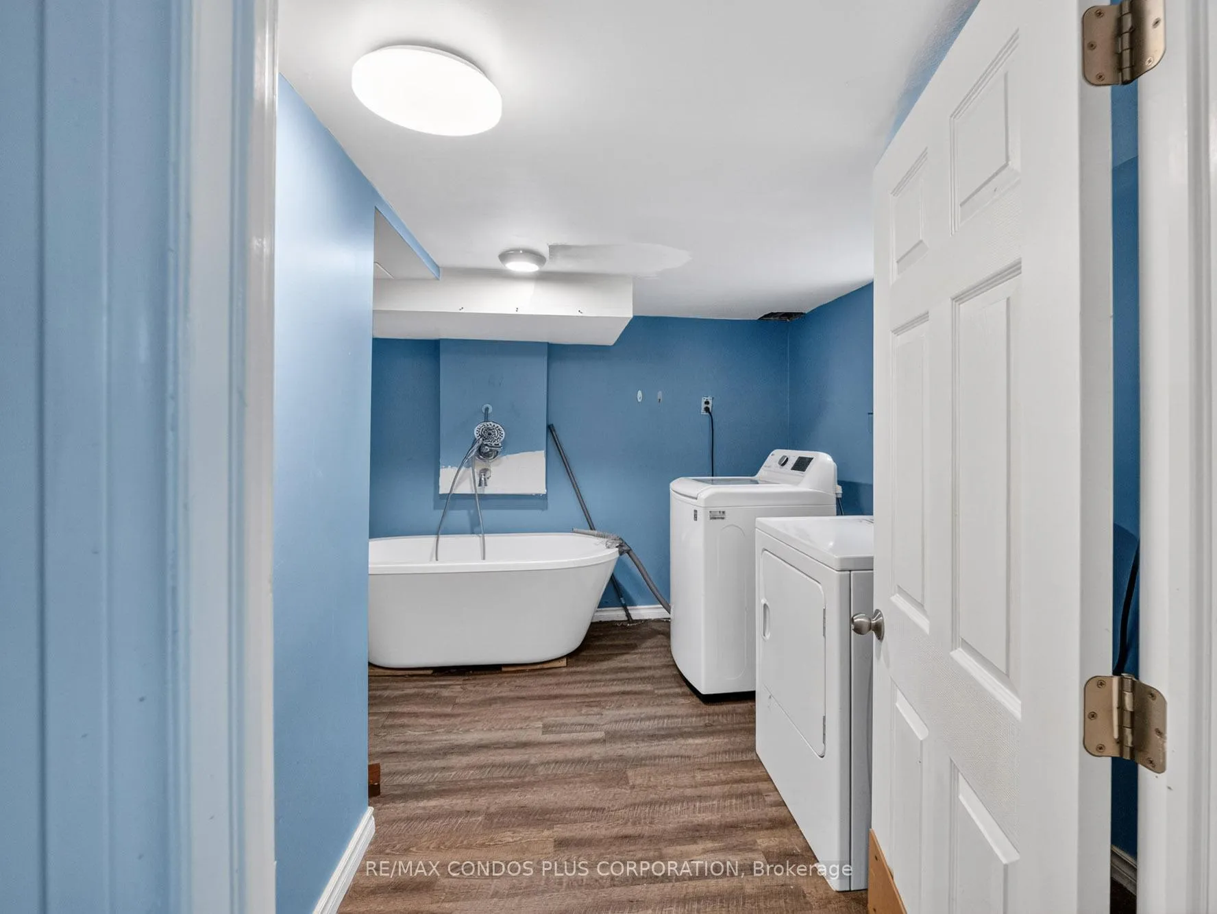 Photo 8 of 5070 Third Avenue, Niagara Falls, Cherrywood — HOMEH