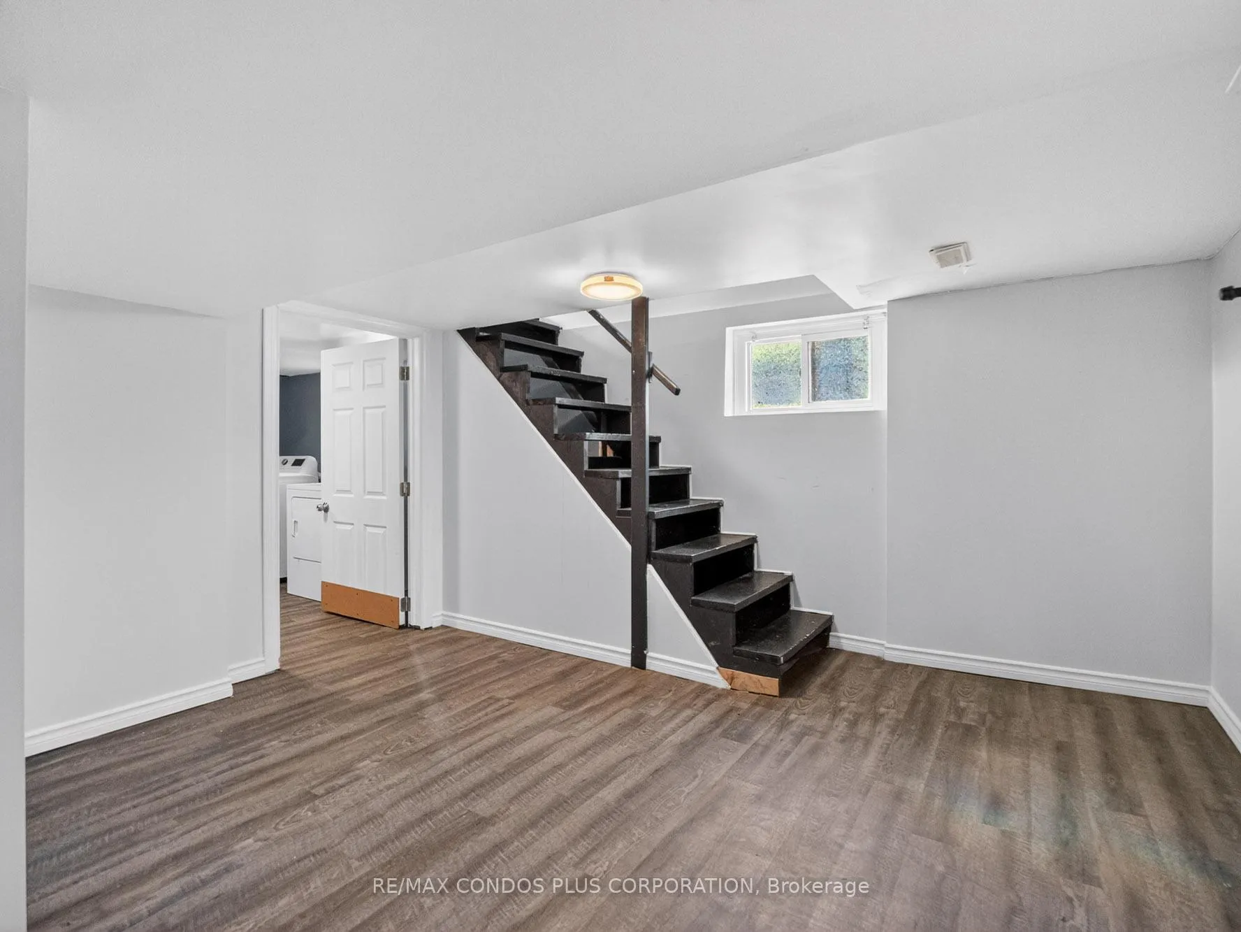 Photo 11 of 5070 Third Avenue, Niagara Falls, Cherrywood — HOMEH