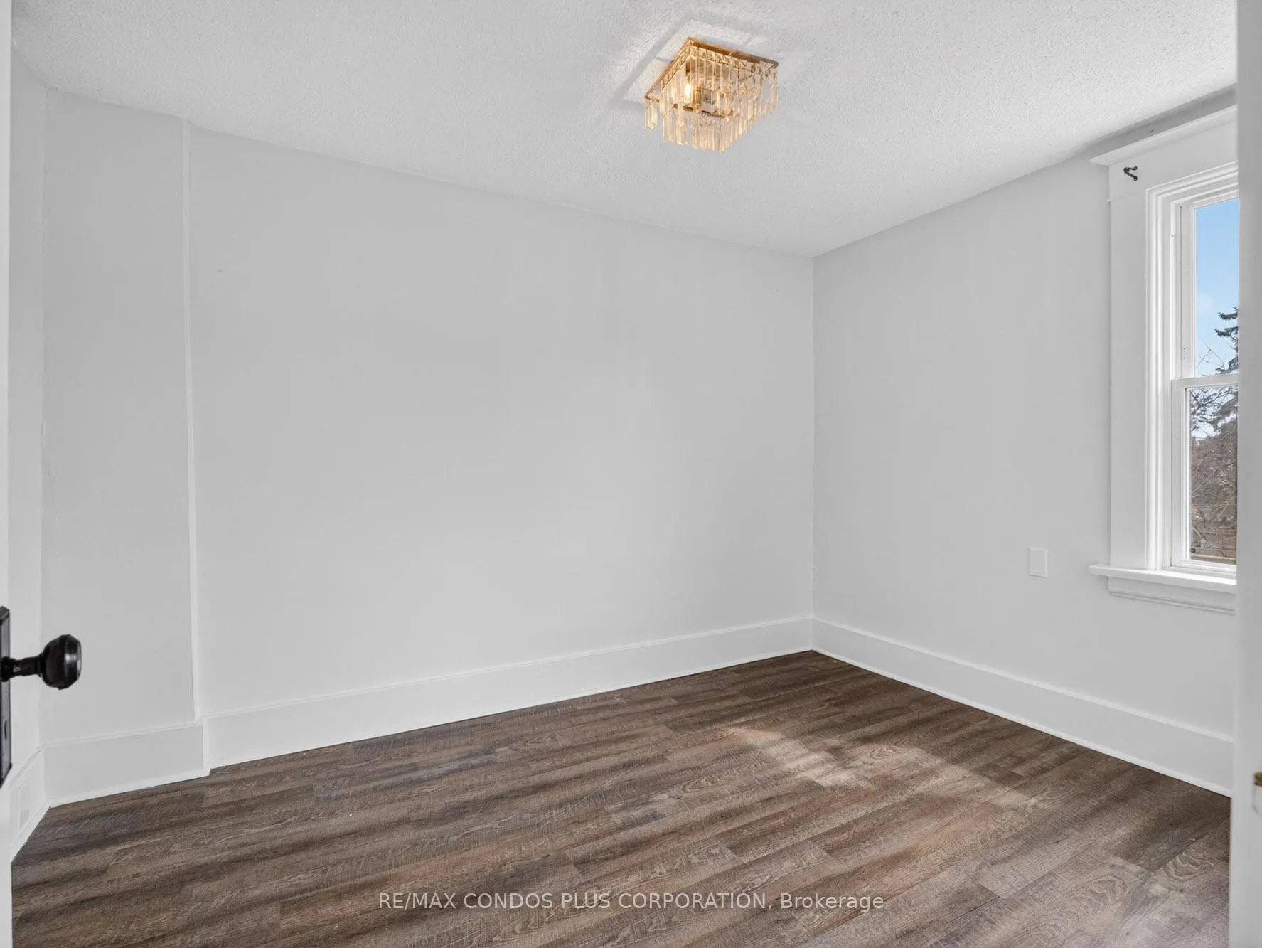Photo 15 of 5070 Third Avenue, Niagara Falls, Cherrywood — HOMEH