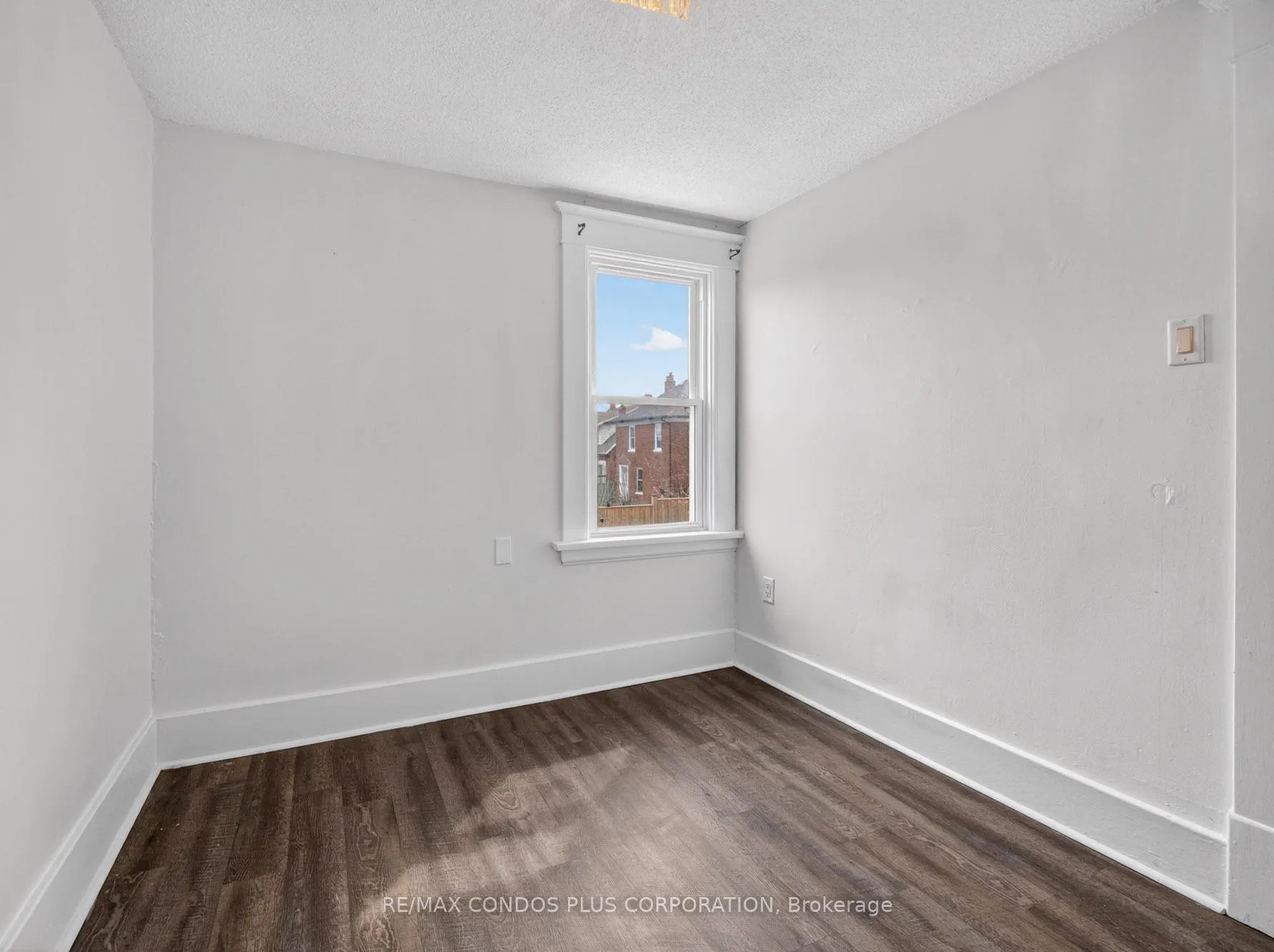 Photo 16 of 5070 Third Avenue, Niagara Falls, Cherrywood — HOMEH