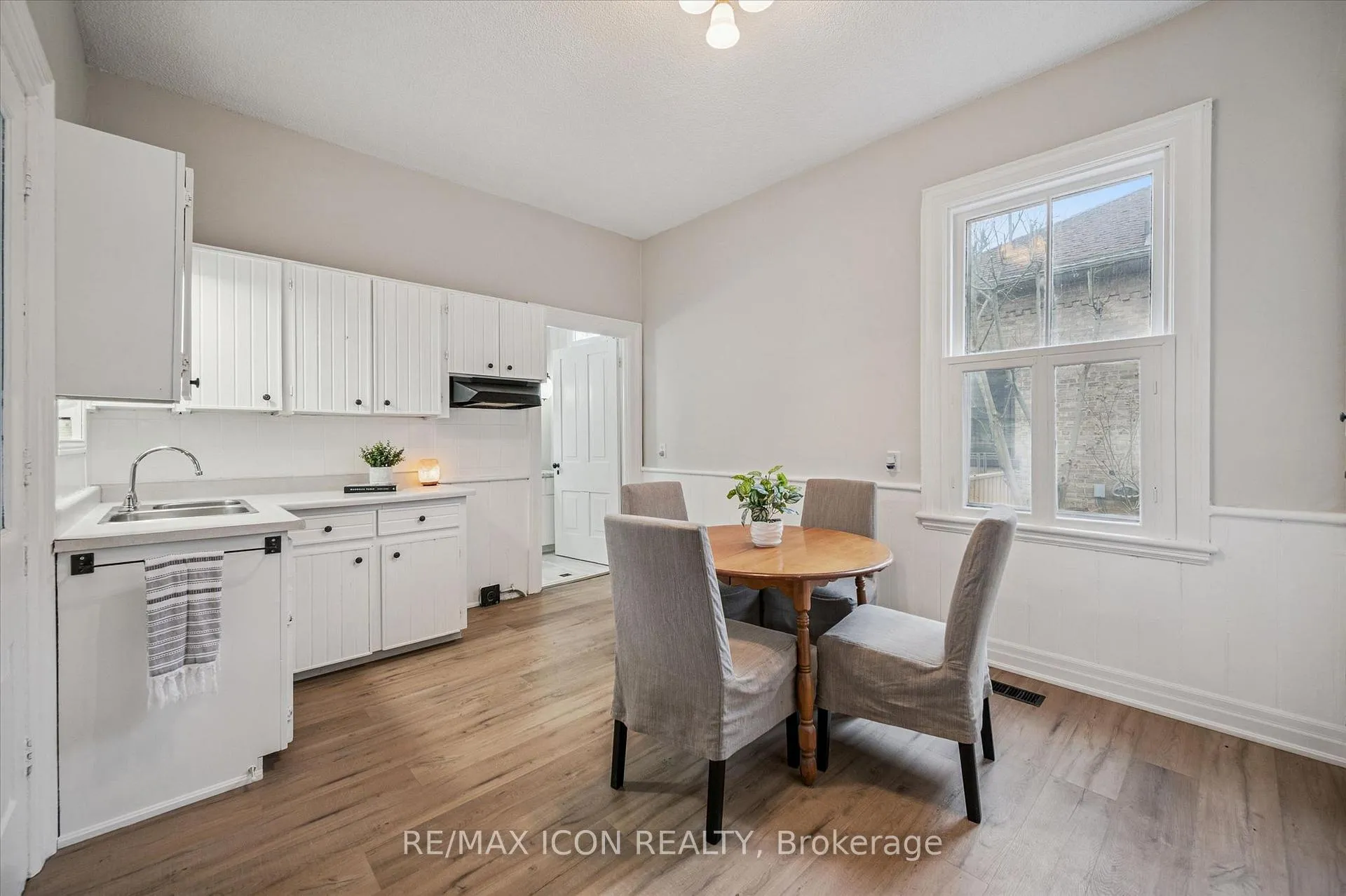 Photo 11 of 56 Walnut Street, Brant, Paris — HOMEH