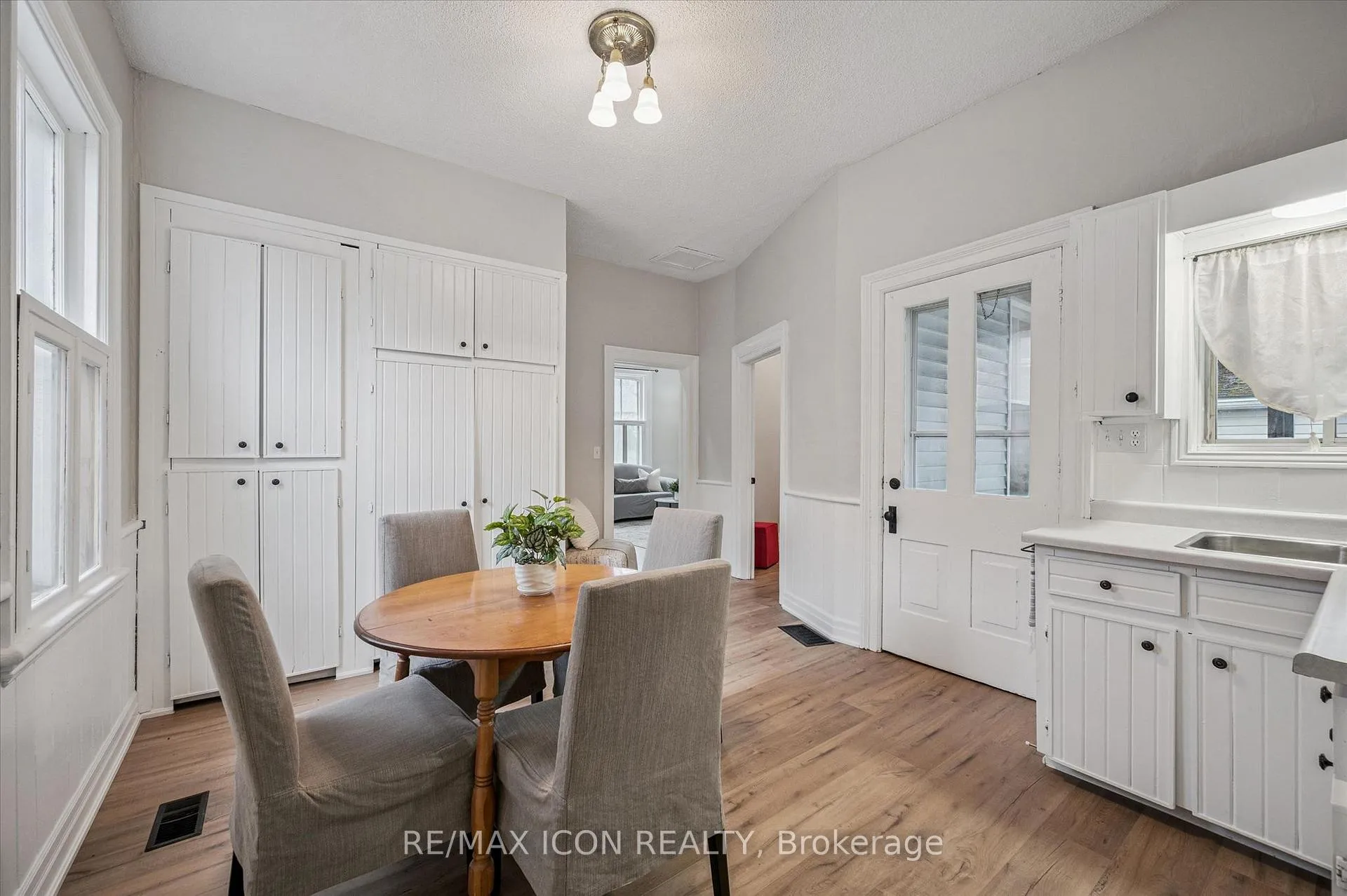 Photo 12 of 56 Walnut Street, Brant, Paris — HOMEH