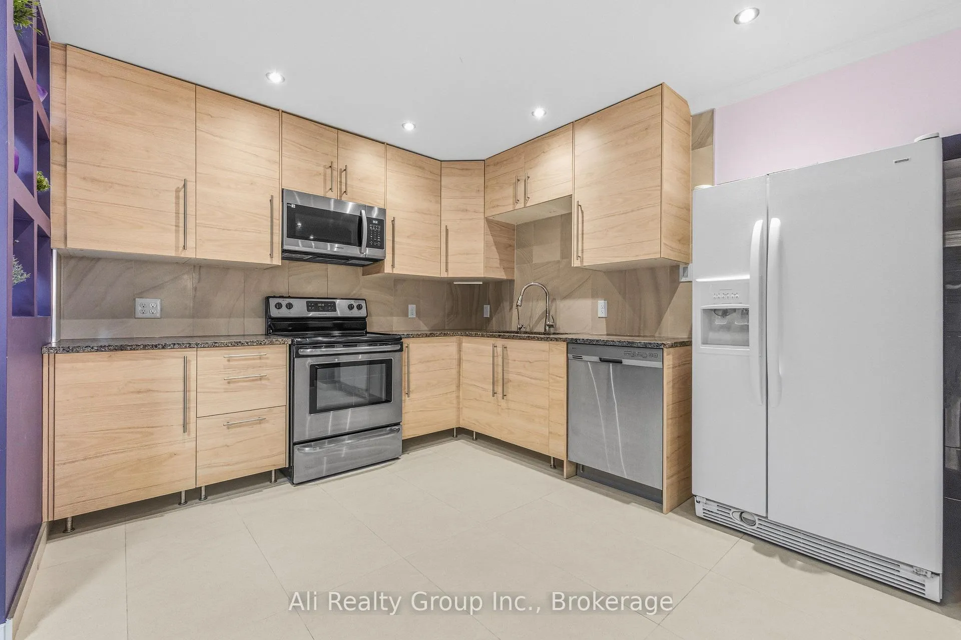 Photo 3 of 161 Herzberg Road, Ottawa, Bellwood - Industrial Park — HOMEH