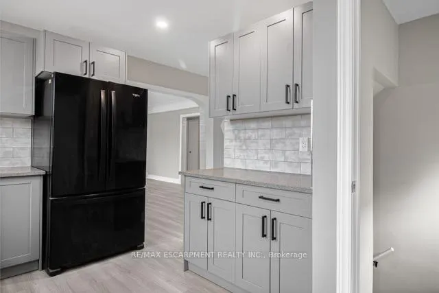 Photo 3 of 116 Irene Avenue, Hamilton, Stoney Creek — HOMEH