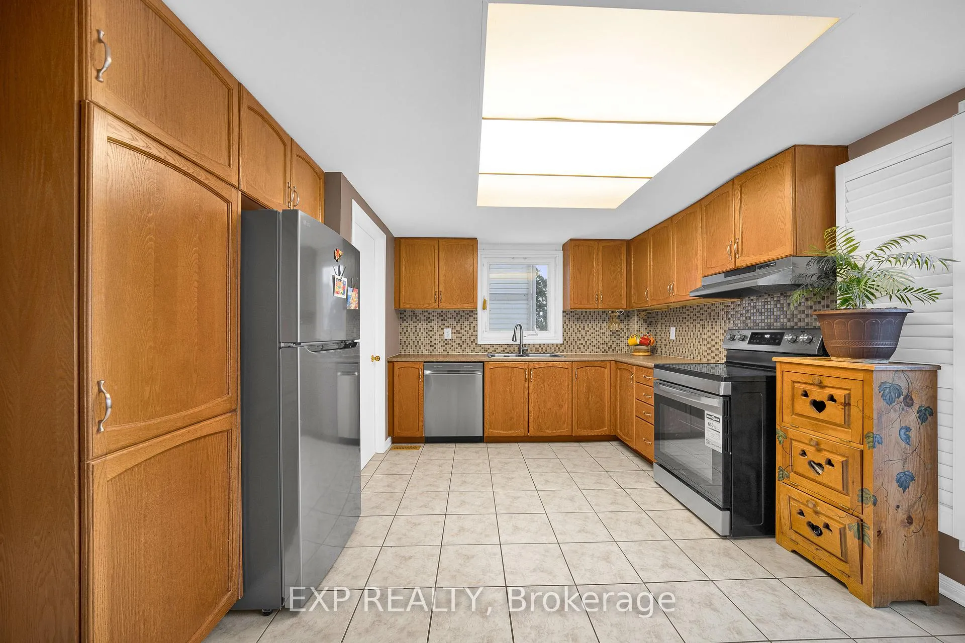 Photo 11 of 4 Huntersfield Drive, Ottawa, Hunt Club Park/Greenboro — HOMEH